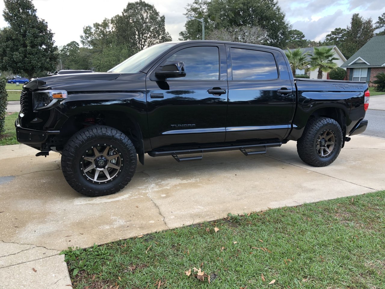 photo 1 Toyota Tundra custom wheels   18x9.0, ET +25, tire size 295/70 R18. x ET