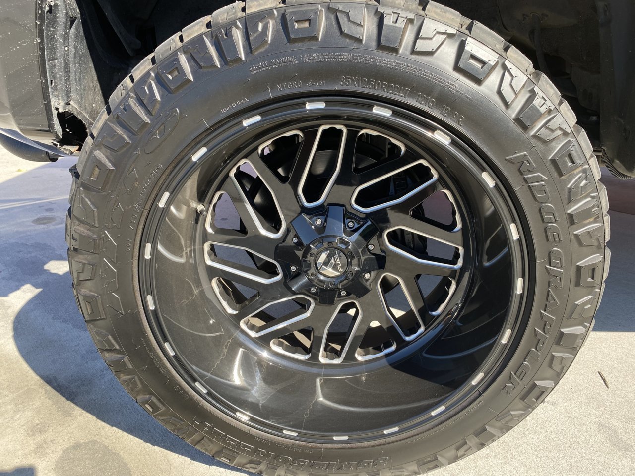 photo 2 Toyota Tundra custom wheels   22x12.0, ET , tire size 35X12.5 R22. x ET