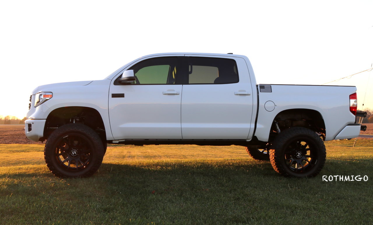 photo 1 Toyota Tundra custom wheels   22x12.0, ET -44, tire size 37X13.5 R22. x ET