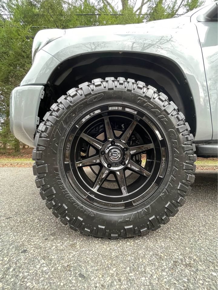 photo 2 Toyota Tundra custom wheels   20x10.0, ET -24, tire size 35X12.5 R20. x ET