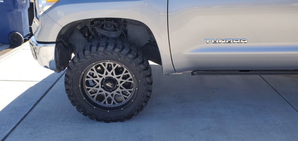photo 2 Toyota Tundra custom wheels   20x9.0, ET +12, tire size 33X12.5 R20. x ET