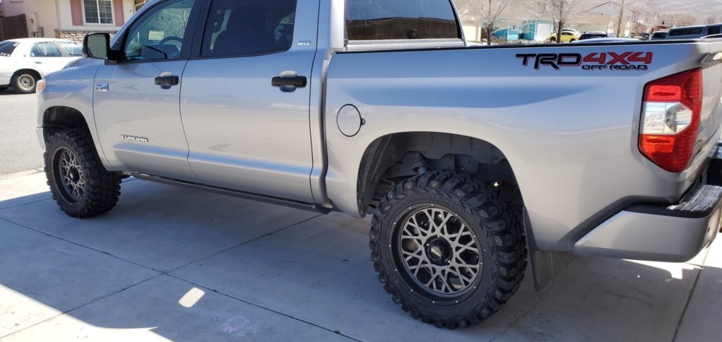 photo 3 Toyota Tundra custom wheels   20x9.0, ET +12, tire size 33X12.5 R20. x ET