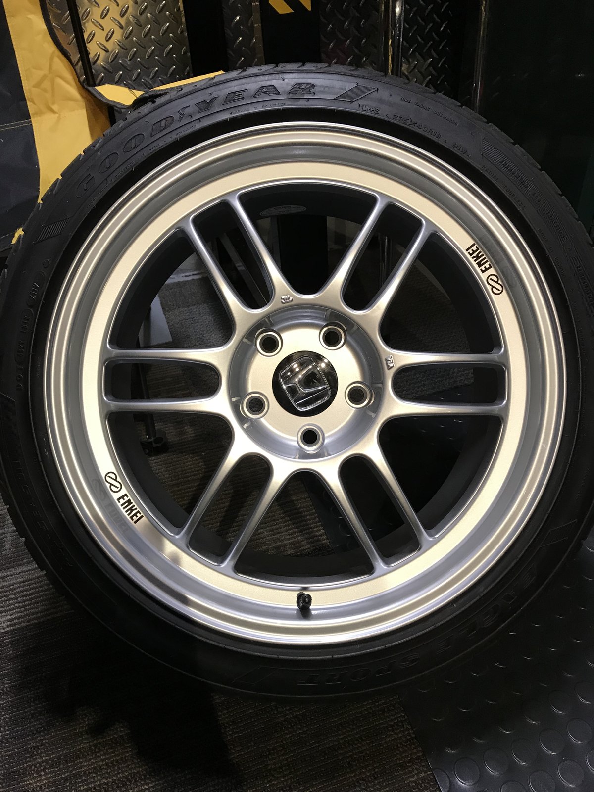 photo 2 Honda Civic custom wheels   18x, ET , tire size 235/40 R18. x ET