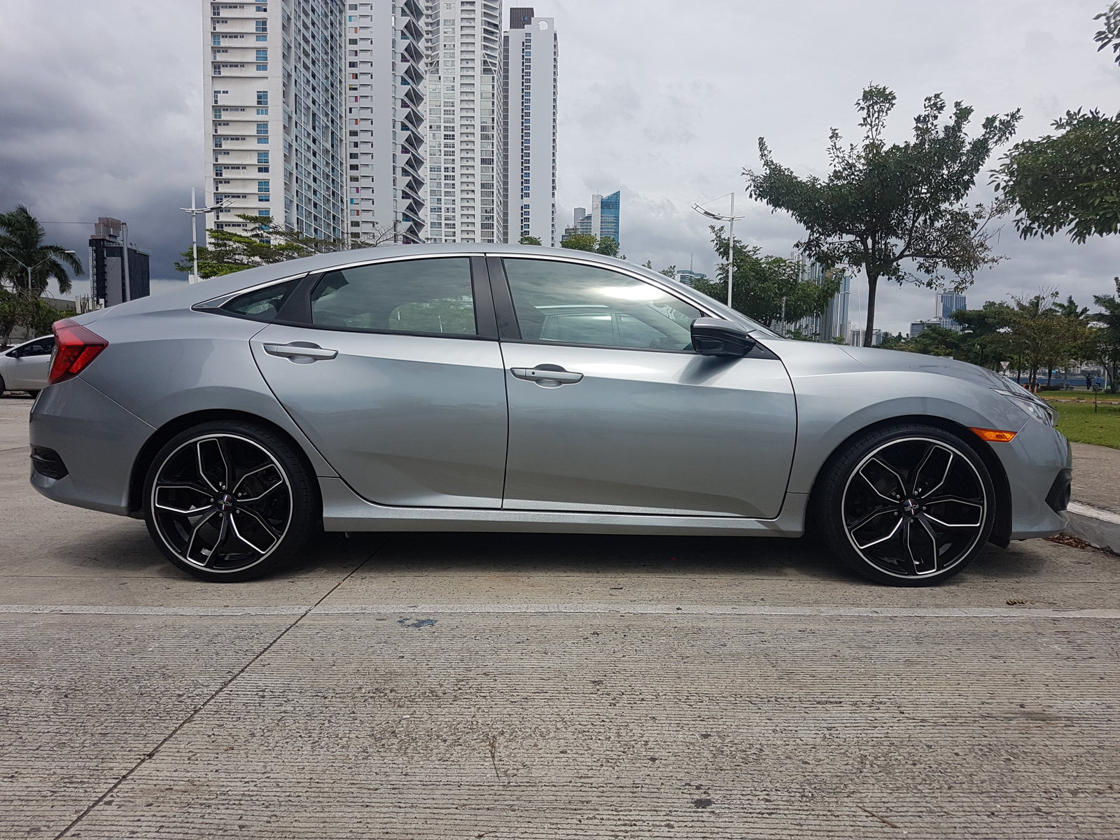 photo 2 Honda Civic custom wheels   20x8.5, ET +35, tire size 235/30 R20. x ET