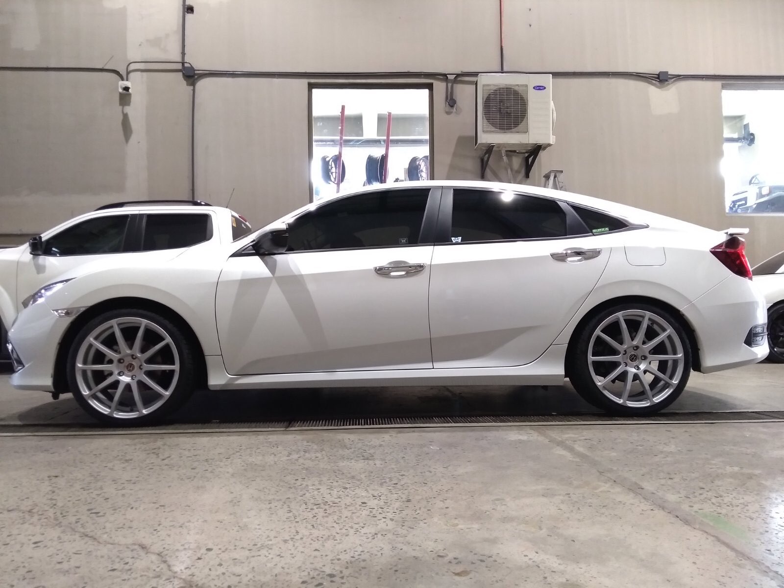 photo 1 Honda Civic custom wheels   19x8.5, ET +40, tire size 235/35 R19. x ET 