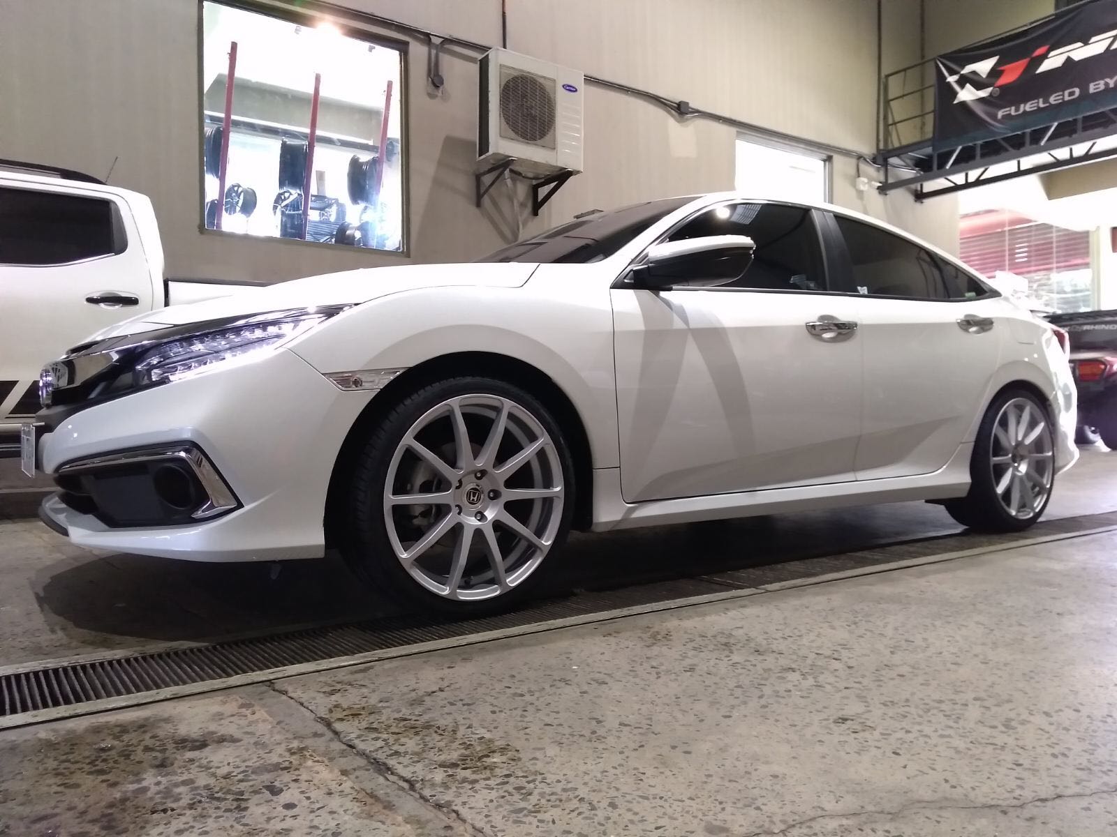 photo 2 Honda Civic custom wheels   19x8.5, ET +40, tire size 235/35 R19. x ET 