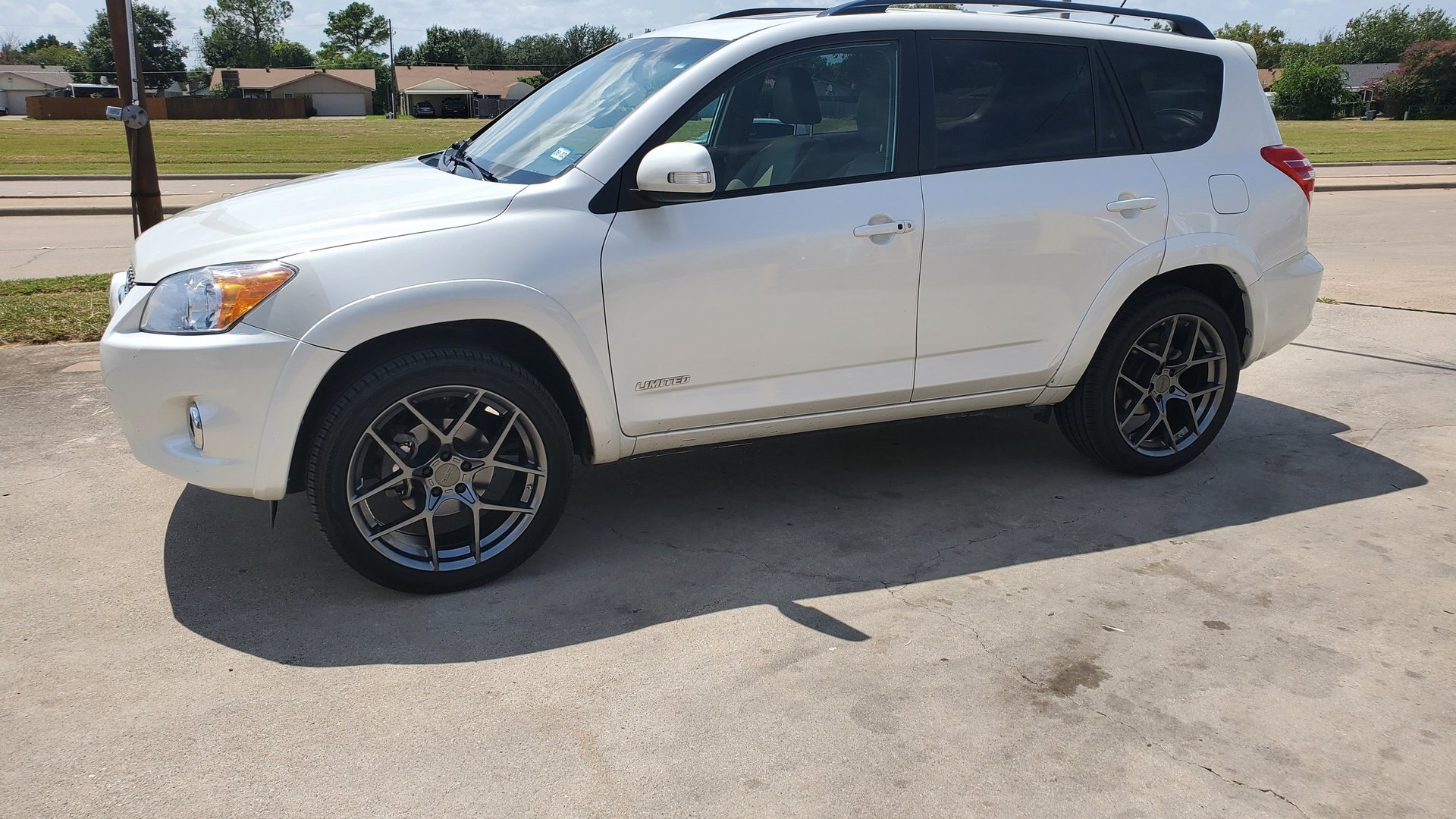 photo 1 Toyota RAV4 custom wheels Crossfire AR924 20x9.0, ET +35, tire size 255/45 R20. x ET