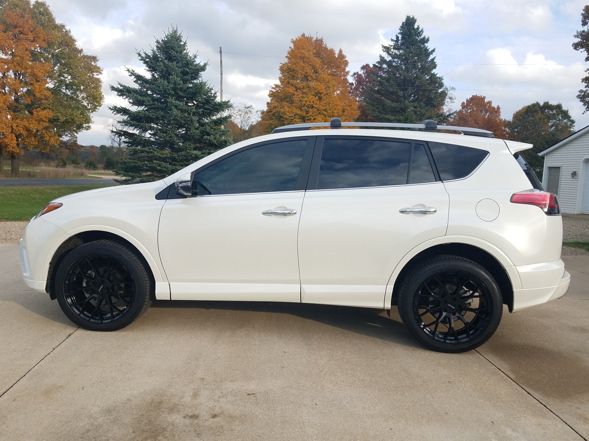 photo 2 Toyota RAV4 custom wheels   20x8.5, ET +40, tire size 245/45 R20. x ET 