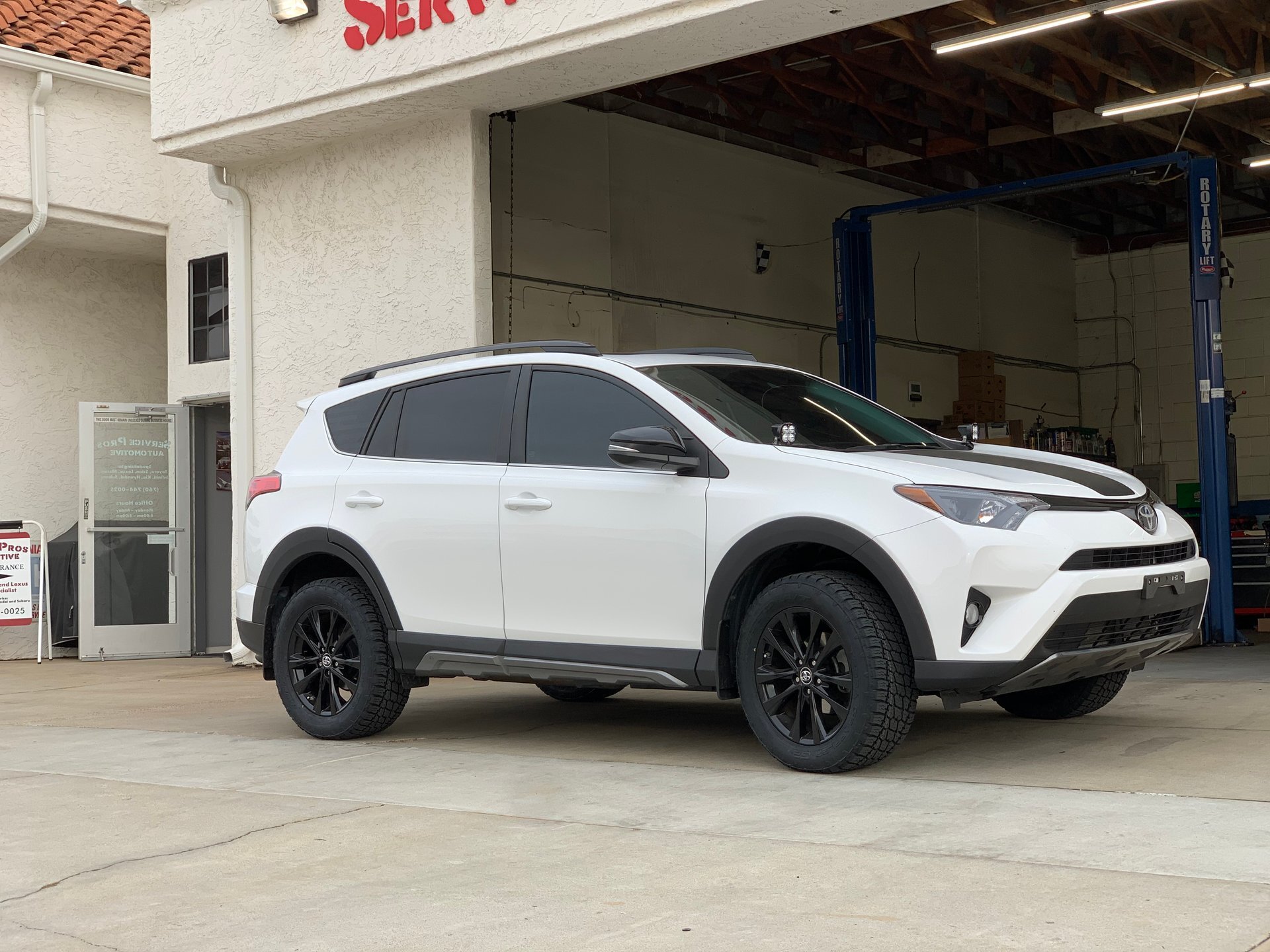 photo 2 Toyota RAV4 custom wheels   18x, ET , tire size 255/55 R18. x ET