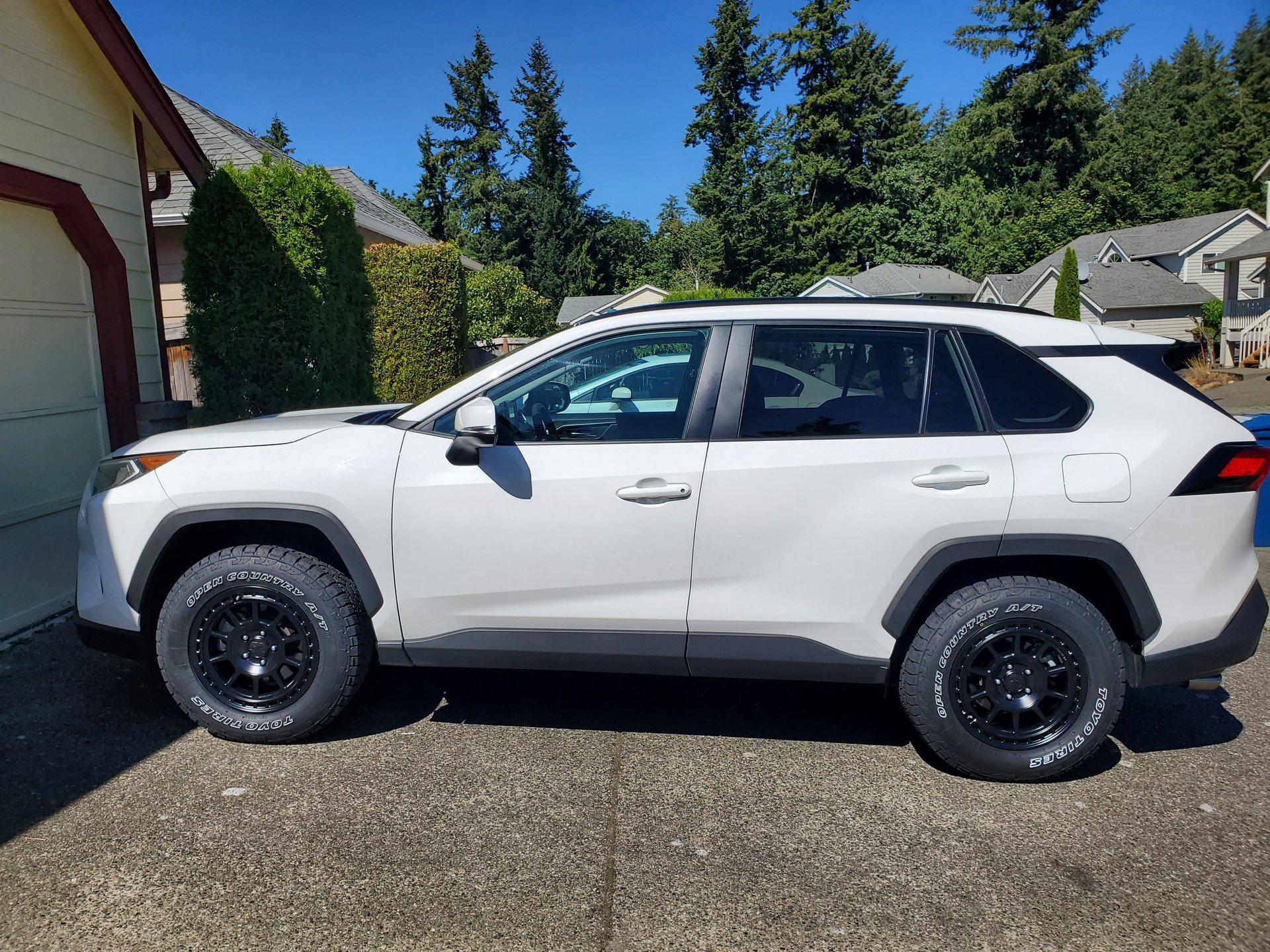 photo 2 Toyota RAV4 custom wheels  Traverse MX 17x8.0, ET +38, tire size 245/65 R17. x ET