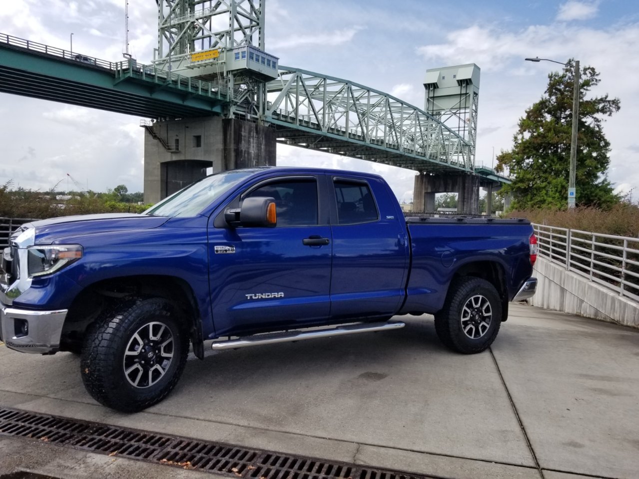 photo 1 Toyota Tundra custom wheels   18x, ET , tire size 285/75 R18. x ET