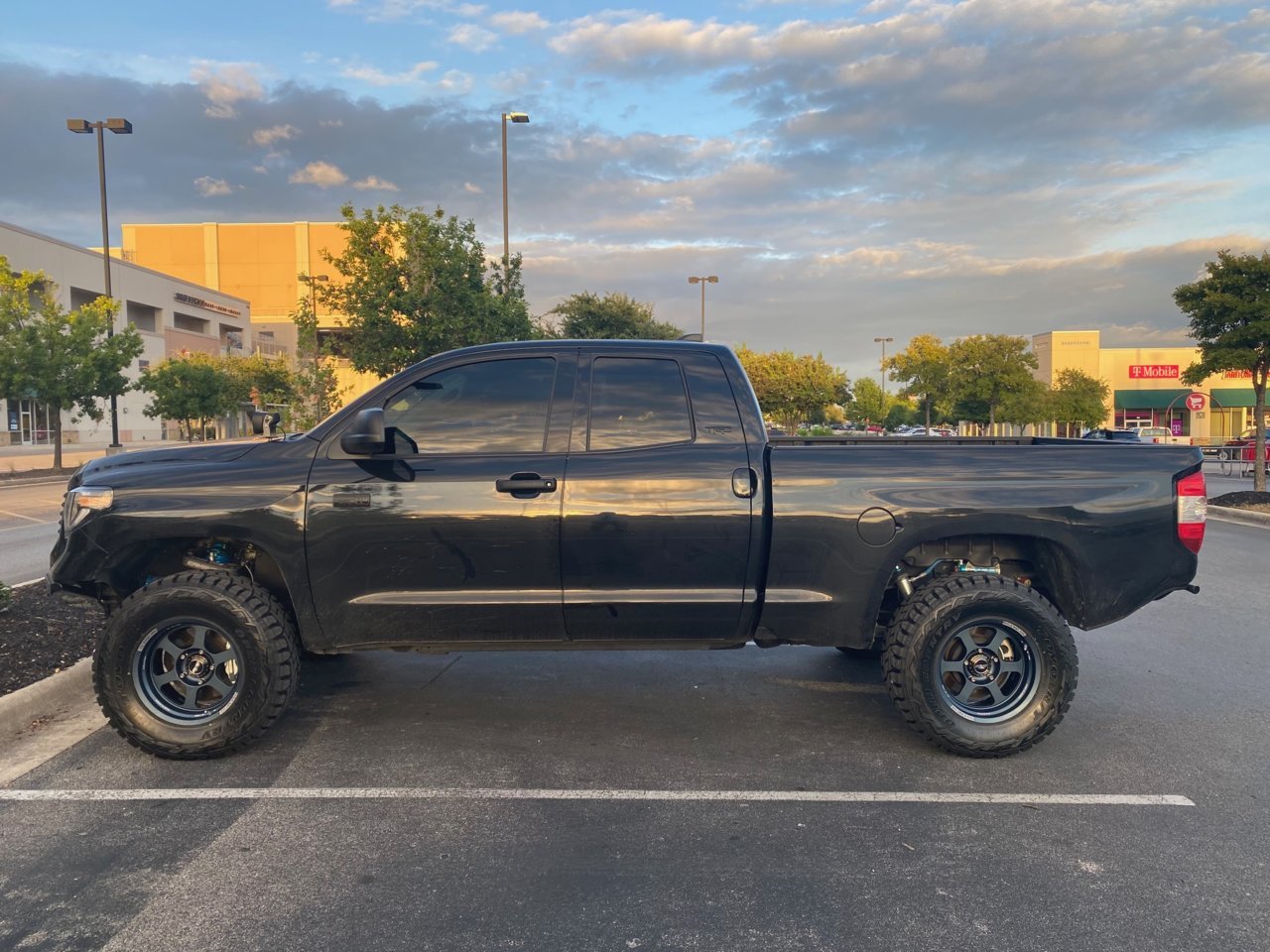 photo 1 Toyota Tundra custom wheels   18x9.5, ET 0, tire size 315/35 R18. x ET