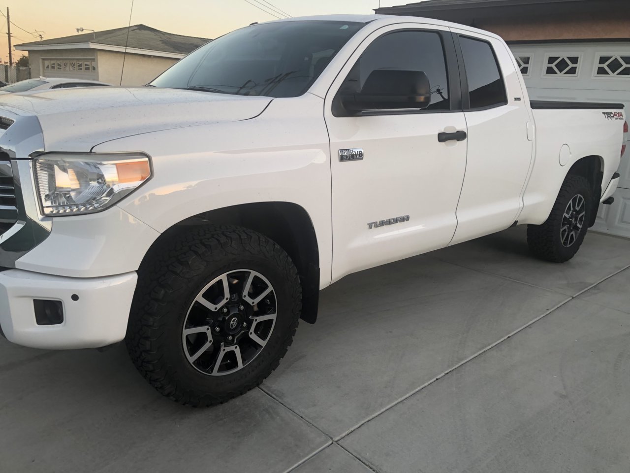 photo 1 Toyota Tundra custom wheels   18x, ET , tire size 285/65 R18. x ET 