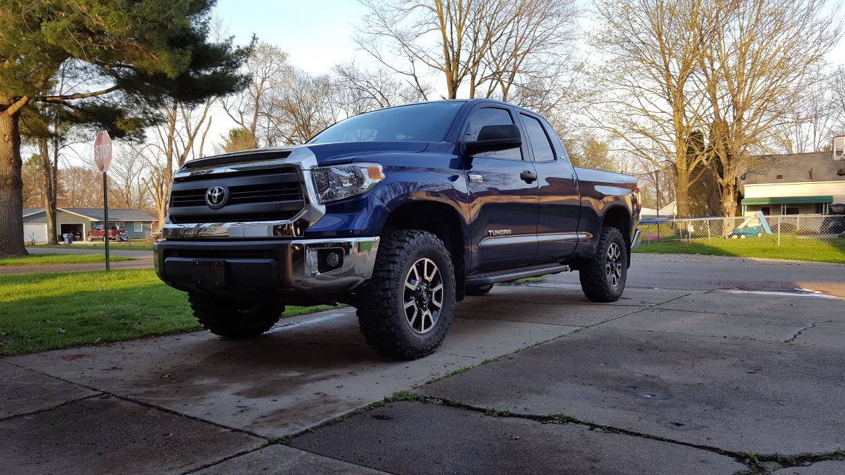 photo 2 Toyota Tundra custom wheels   18x, ET , tire size 295/70 R18. x ET 