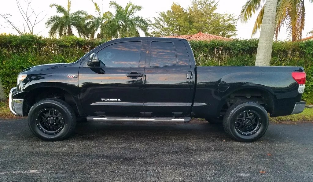 photo 2 Toyota Tundra custom wheels   18x9.0, ET , tire size 33X12.5 R18. x ET