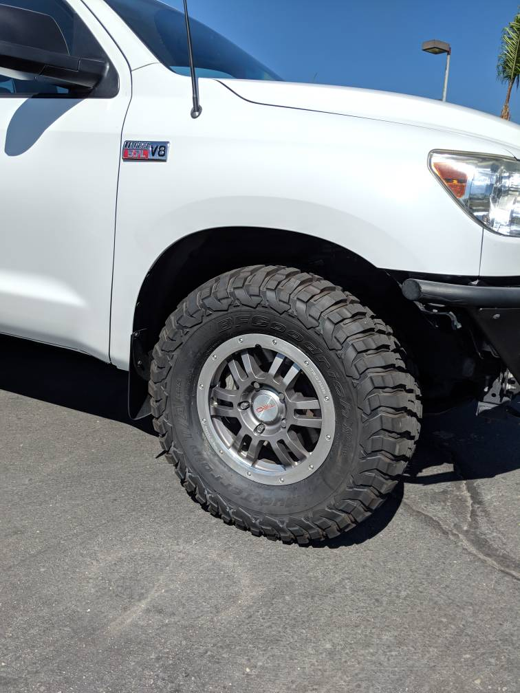photo 2 Toyota Tundra custom wheels   17x8.0, ET , tire size 315/70 R17. x ET
