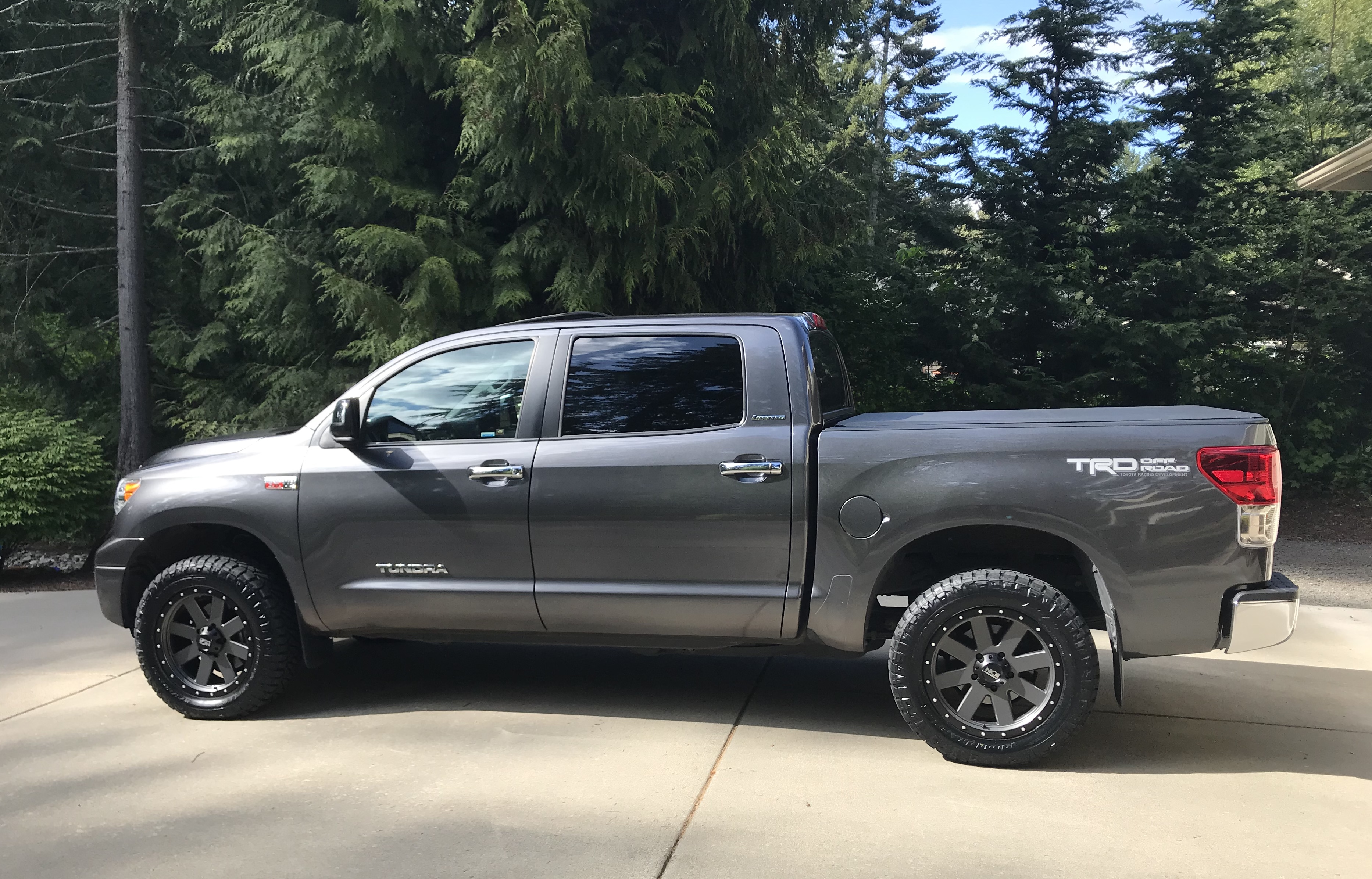 photo 4 Toyota Tundra custom wheels 134MG 20x9.0, ET +18, tire size 275/60 R20. x ET