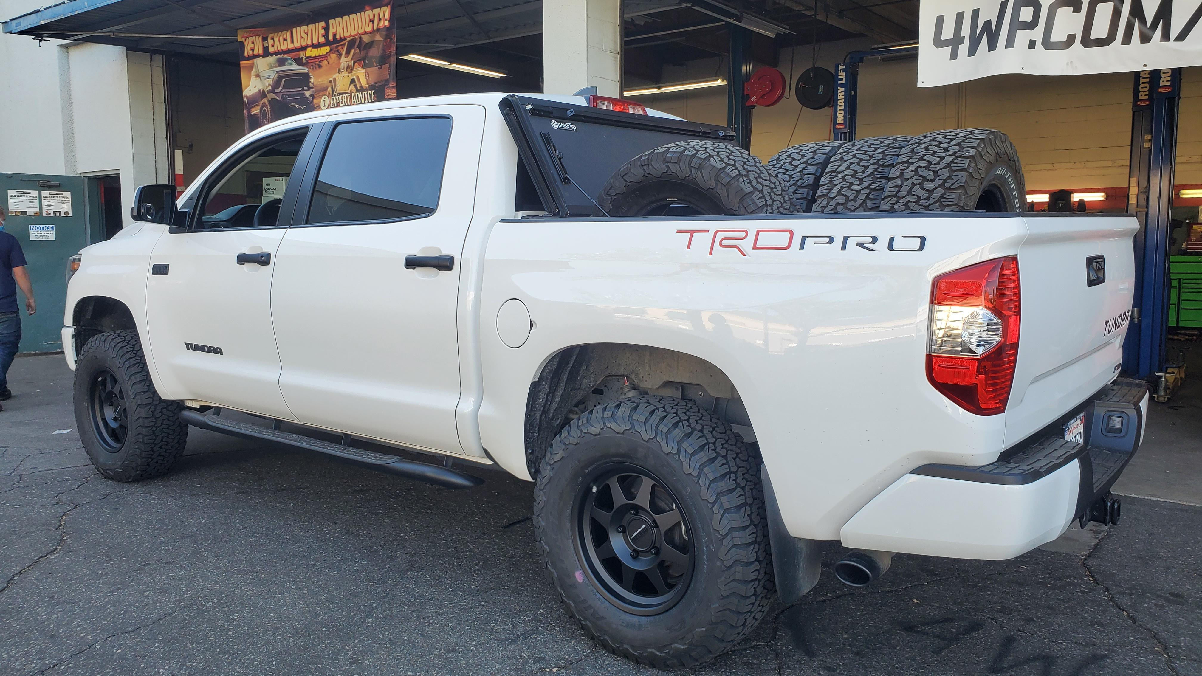 photo 1 Toyota Tundra custom wheels   18x8.0, ET +25, tire size 305/70 R18. x ET