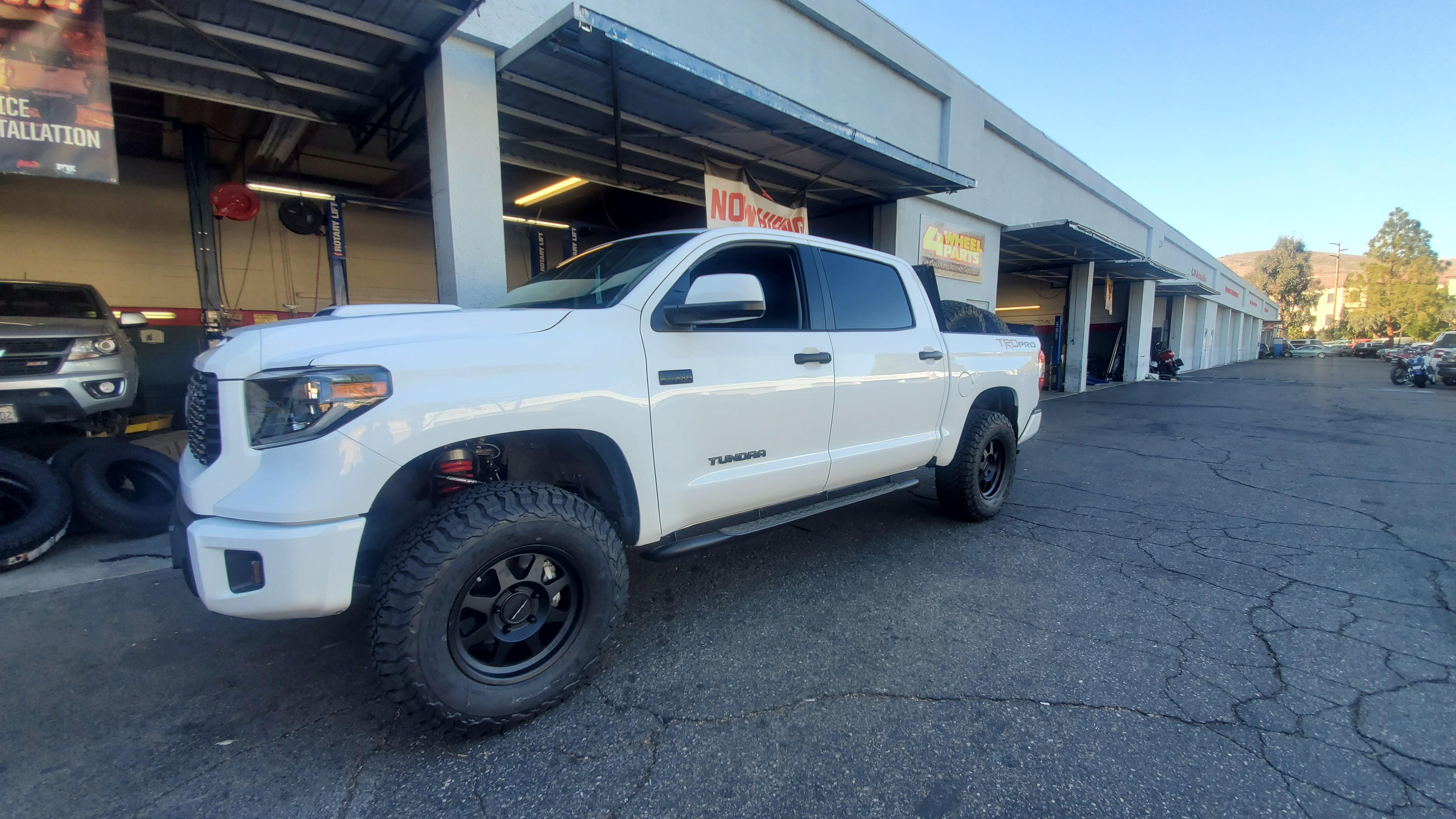 photo 2 Toyota Tundra custom wheels   18x8.0, ET +25, tire size 305/70 R18. x ET