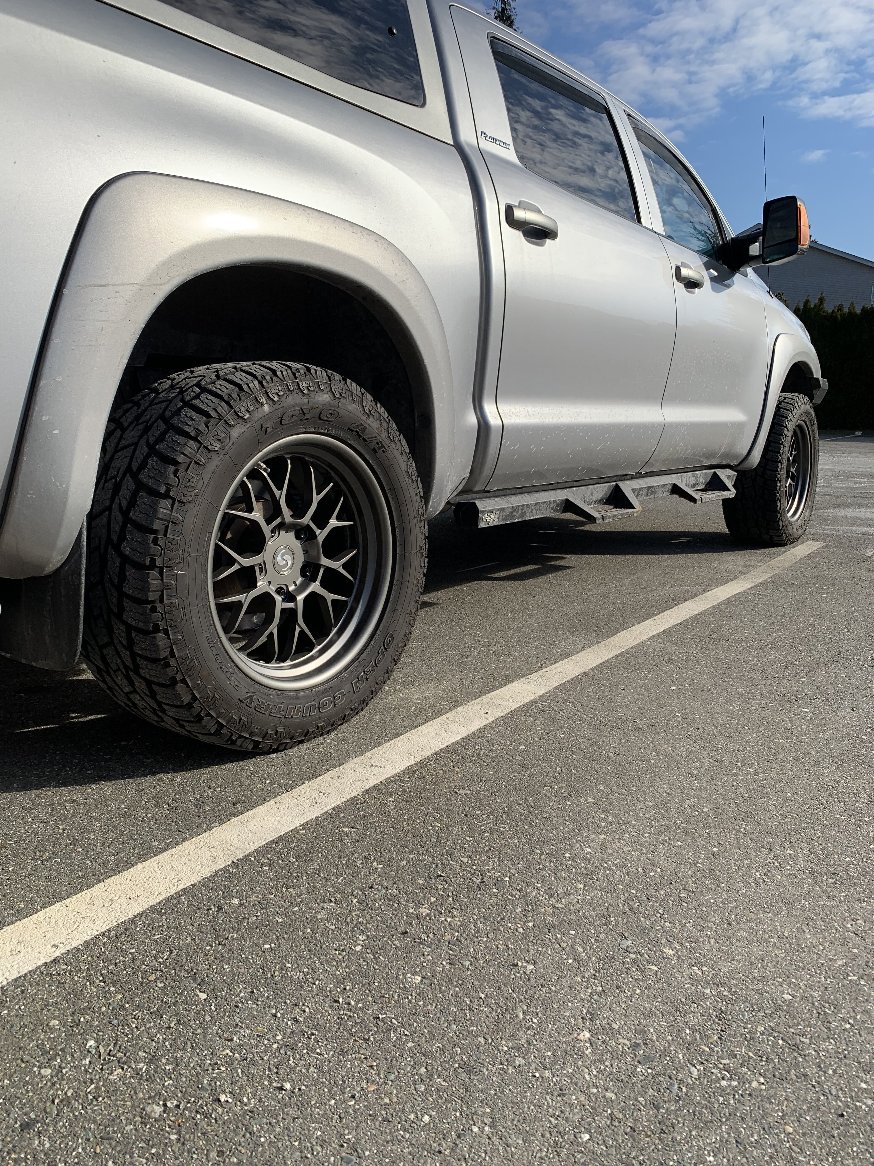 photo 2 Toyota Tundra custom wheels Signature SV602 20x9.5, ET 0, tire size 305/55 R20. x ET 