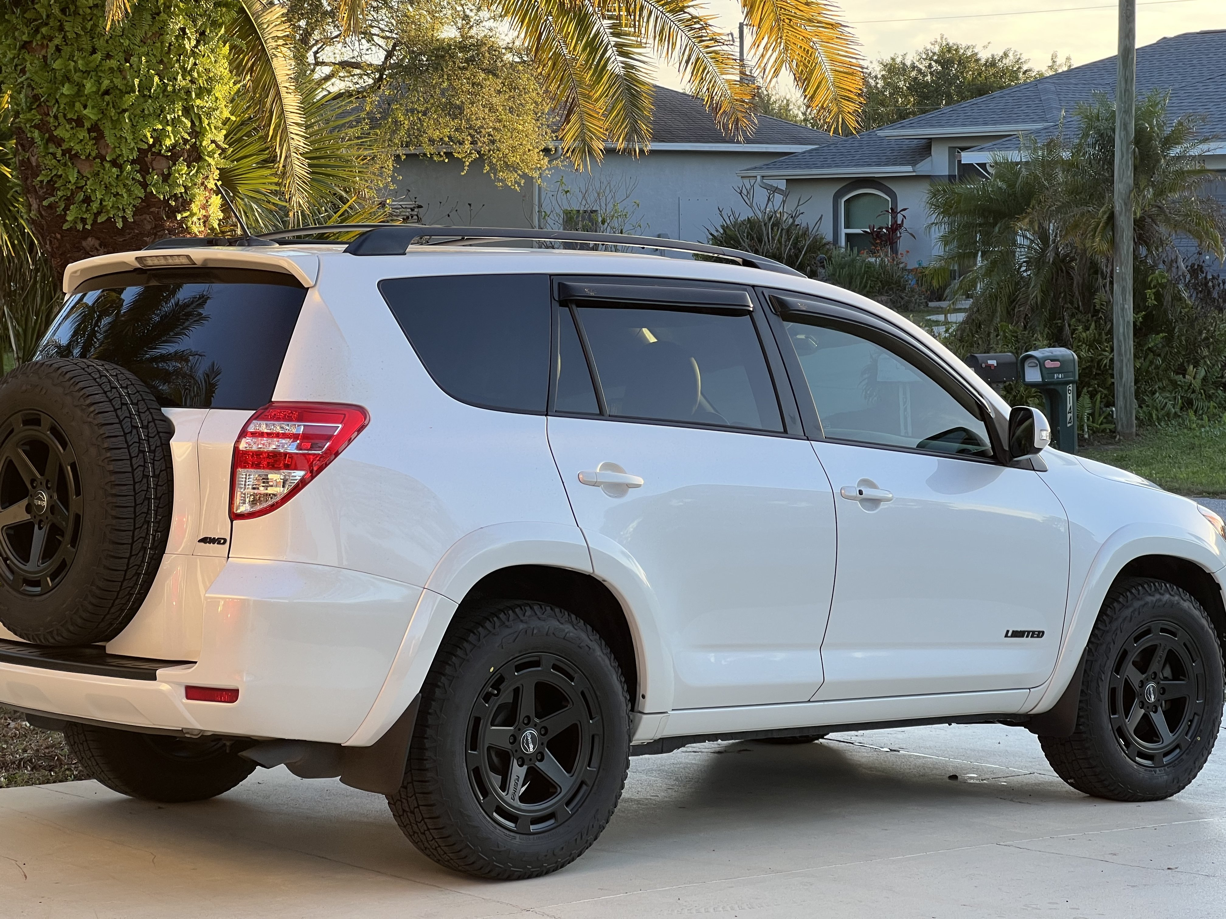 photo 3 Toyota RAV4 custom wheels Reika Teton 17x8.0, ET +38, tire size 235/65 R17. x ET