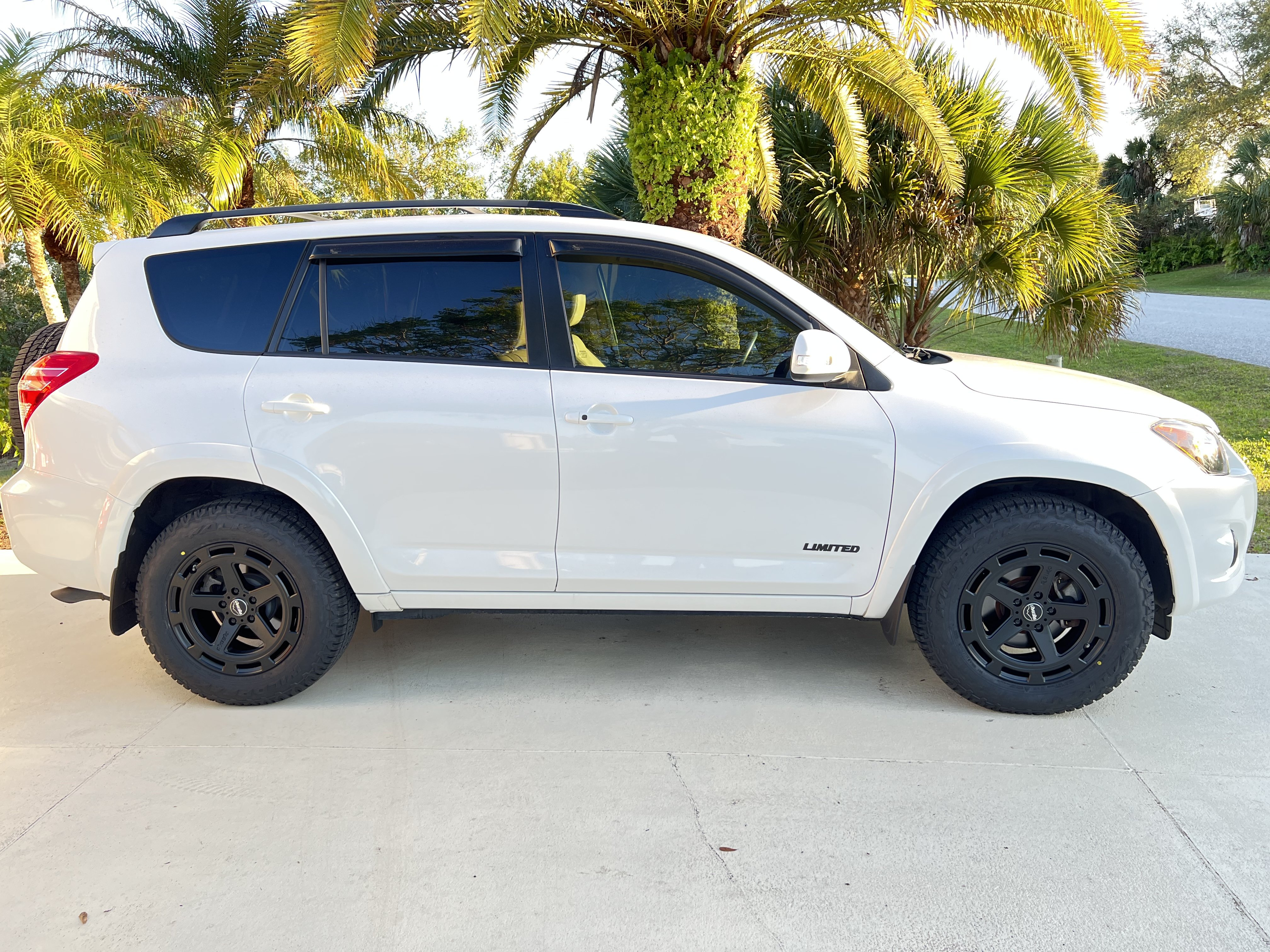 photo 2 Toyota RAV4 custom wheels Reika Teton 17x8.0, ET +38, tire size 235/65 R17. x ET