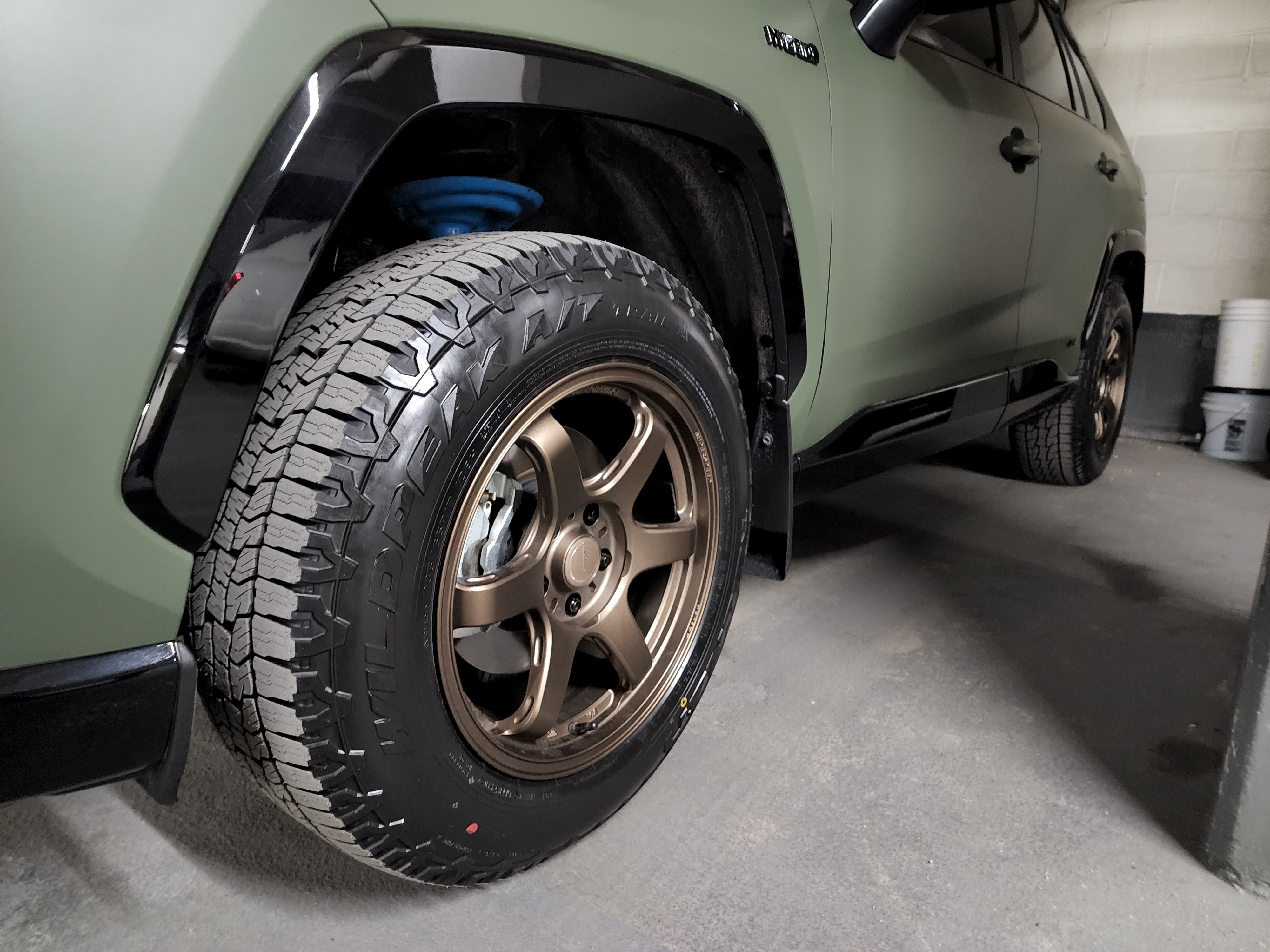 photo 5 Toyota RAV4 Hybrid custom wheels  RF06RR bronze 17x9.0, ET +35, tire size 235/65 R17. x ET 