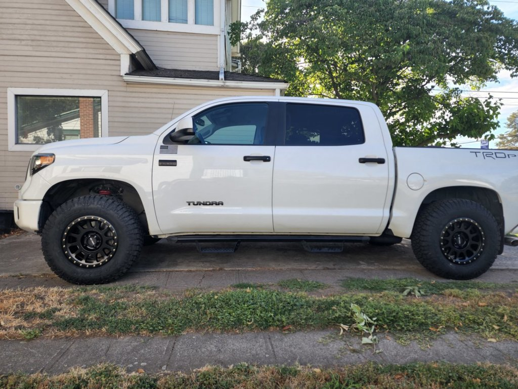 photo 2 Toyota Tundra custom wheels   18x, ET +25, tire size 295/70 R18. x ET
