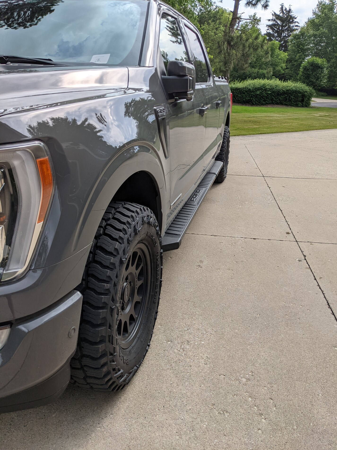 photo 2 Ford F-150 custom wheels 17x8.5, ET +25, tire size 33X12.5 R17. x ET