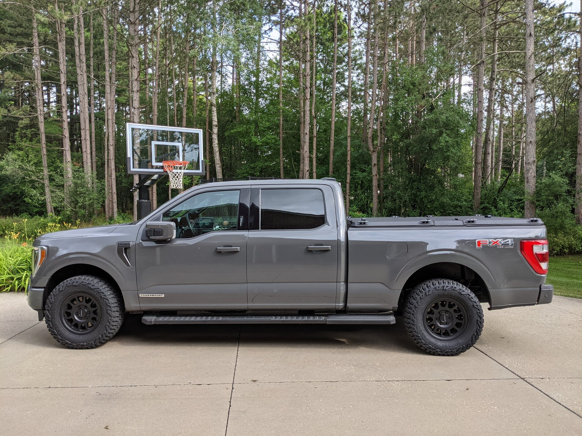 photo 4 Ford F-150 custom wheels 17x8.5, ET +25, tire size 33X12.5 R17. x ET