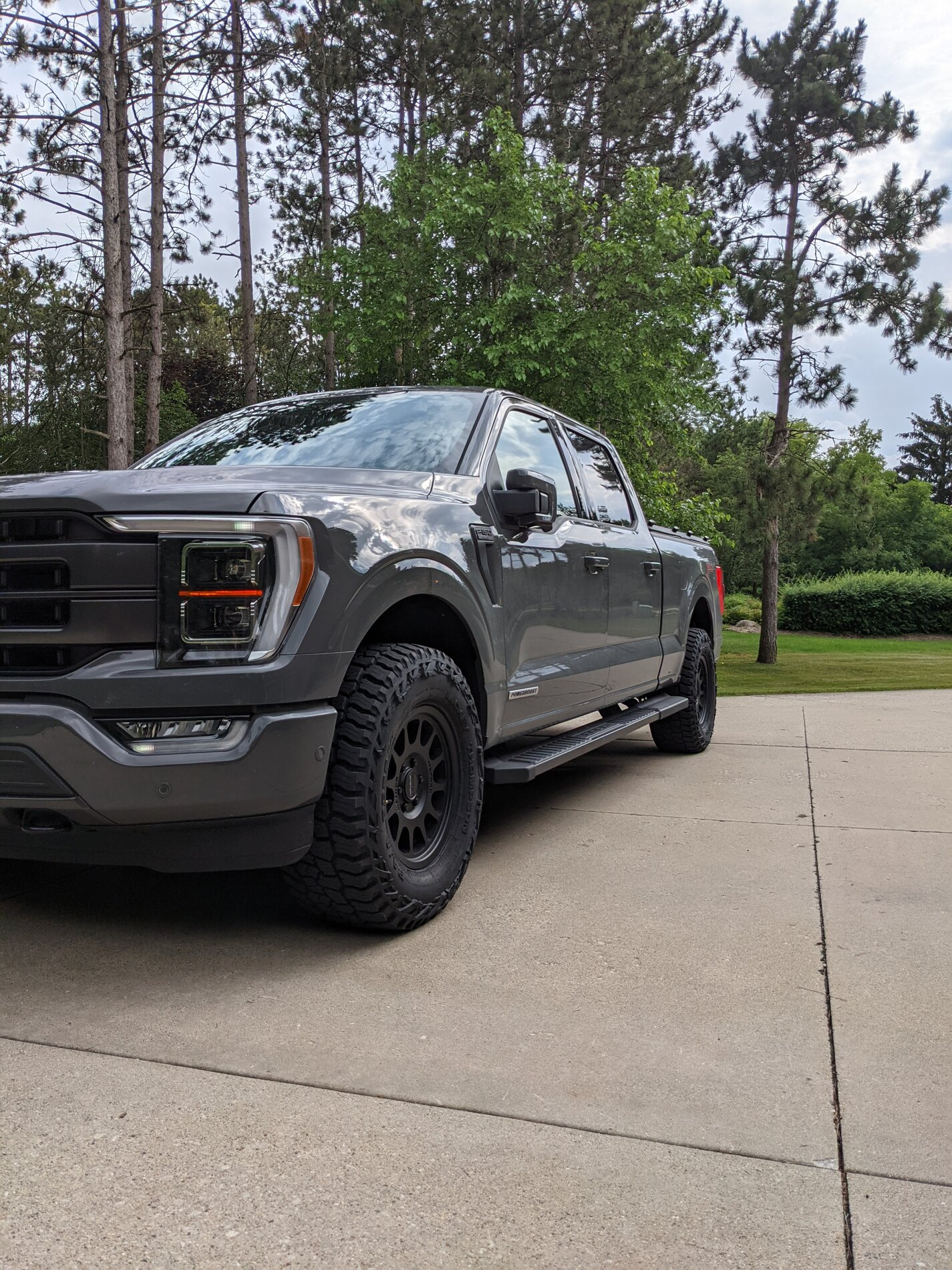 photo 5 Ford F-150 custom wheels 17x8.5, ET +25, tire size 33X12.5 R17. x ET