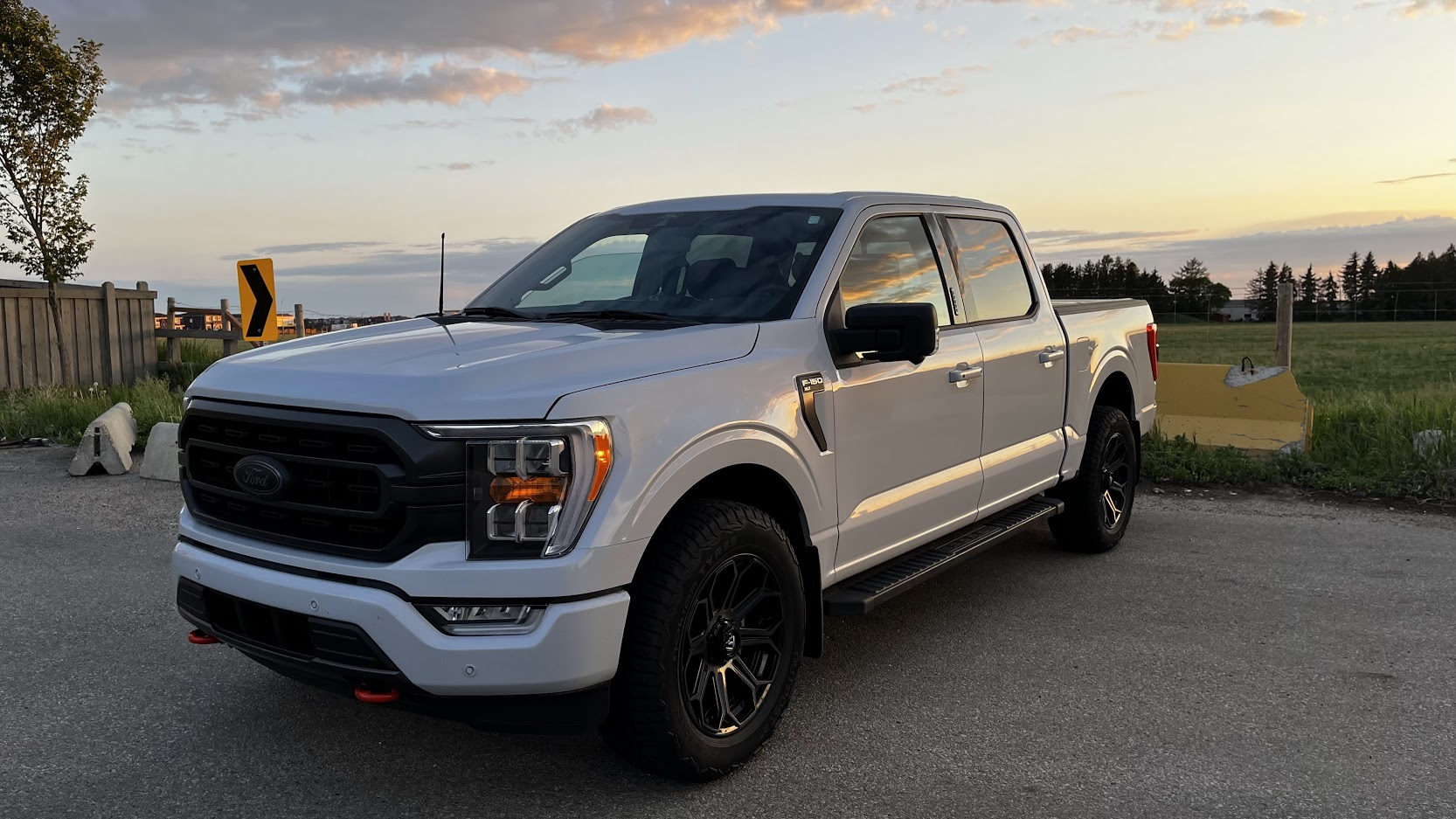 photo 1 Ford F-150 custom wheels 20x9.0, ET +20, tire size 285/60 R20. x ET