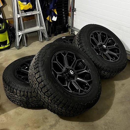 photo 2 Ford F-150 custom wheels 20x9.0, ET +20, tire size 285/60 R20. x ET