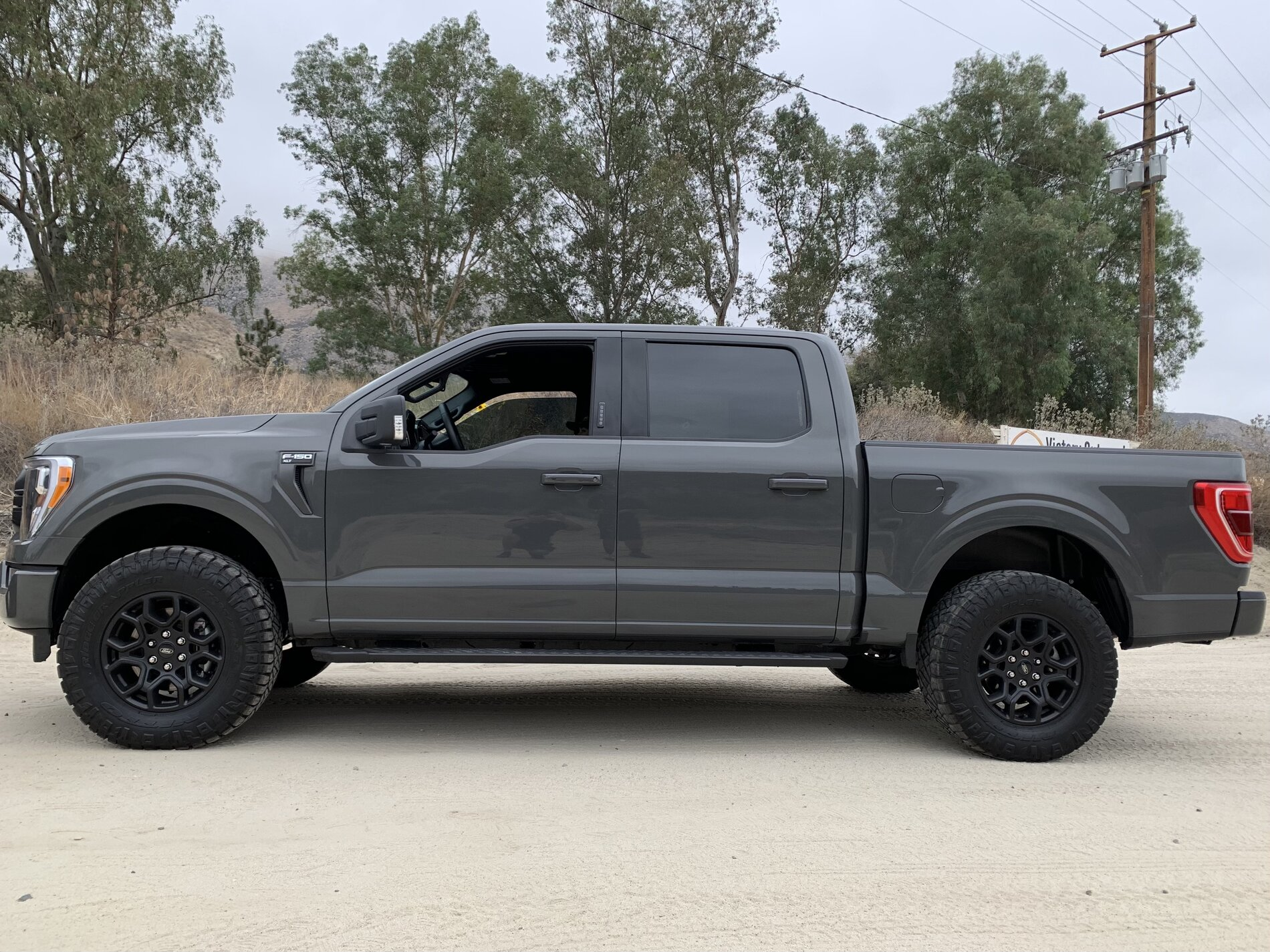 photo 2 Ford F-150 custom wheels   18x, ET , tire size 295/70 R18. x ET