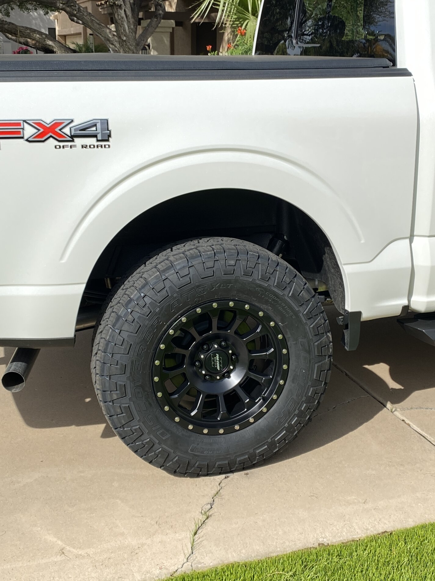 photo 2 Ford F-150 custom wheels   18x, ET 0, tire size 295/70 R18. x ET