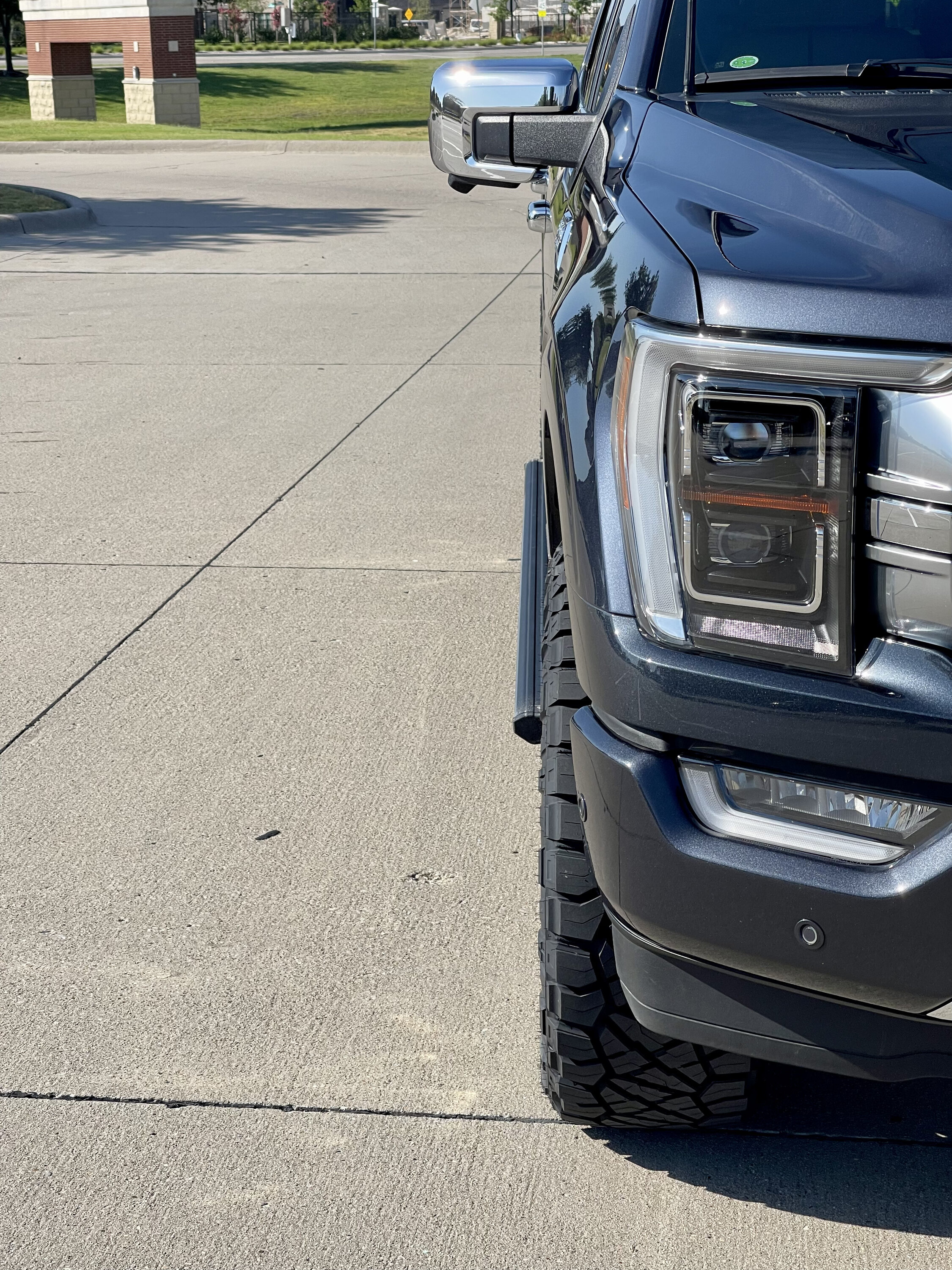 photo 3 Ford F-150 custom wheels  Platinum 20x, ET , tire size 295/60 R20. x ET