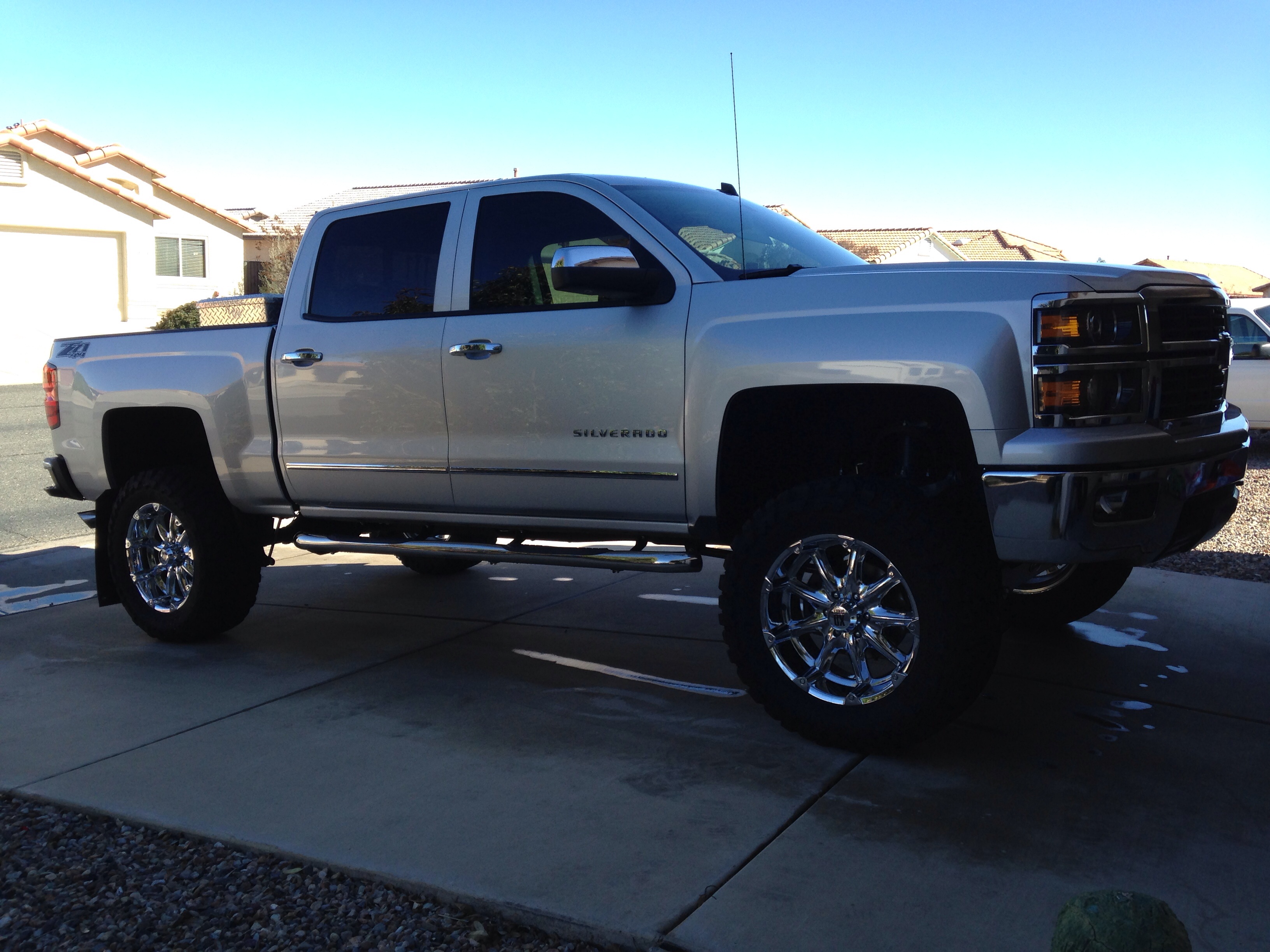 photo 1 Chevrolet Silverado 1500 custom wheels   20x9.0, ET -12, tire size 35X12.5 R20. x ET