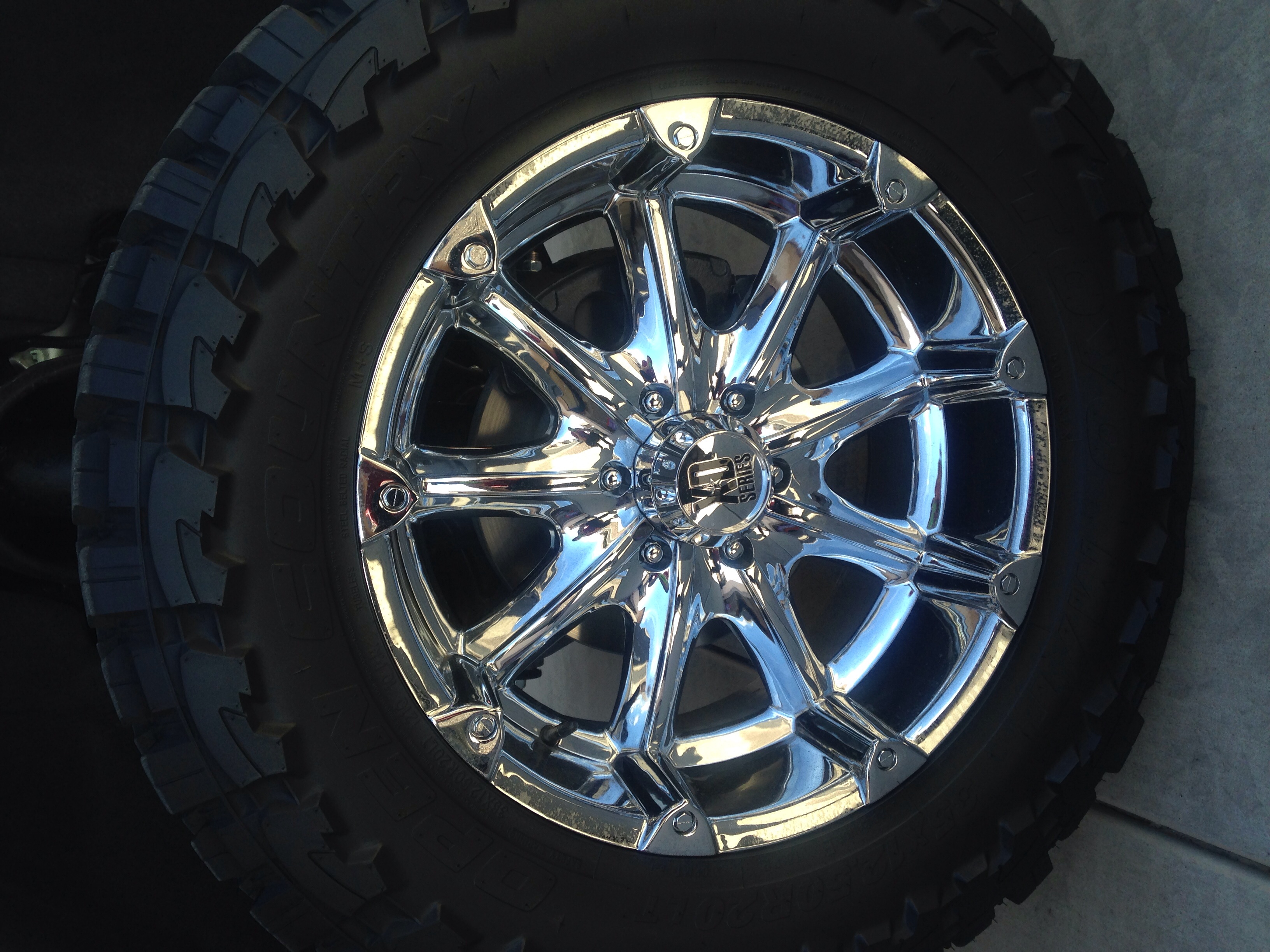 photo 2 Chevrolet Silverado 1500 custom wheels   20x9.0, ET -12, tire size 35X12.5 R20. x ET