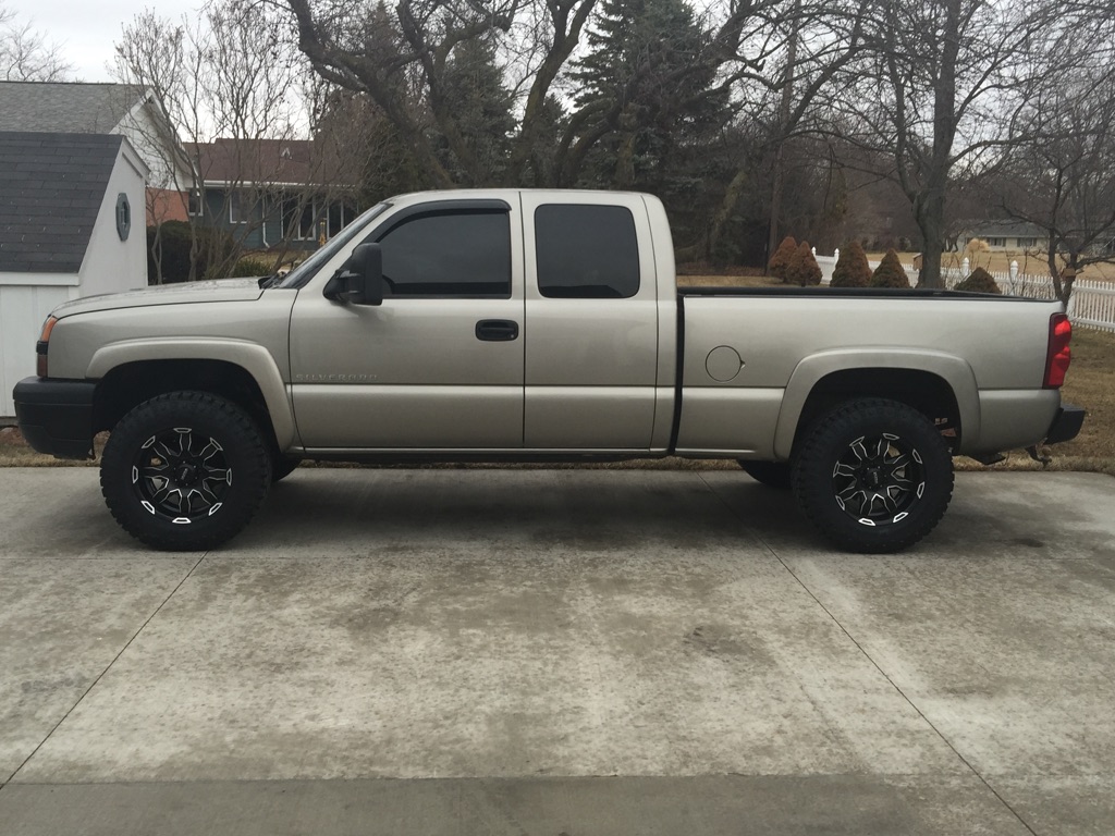 photo 2 Chevrolet Silverado 1500 custom wheels   18x, ET -12, tire size 295/65 R18. x ET 