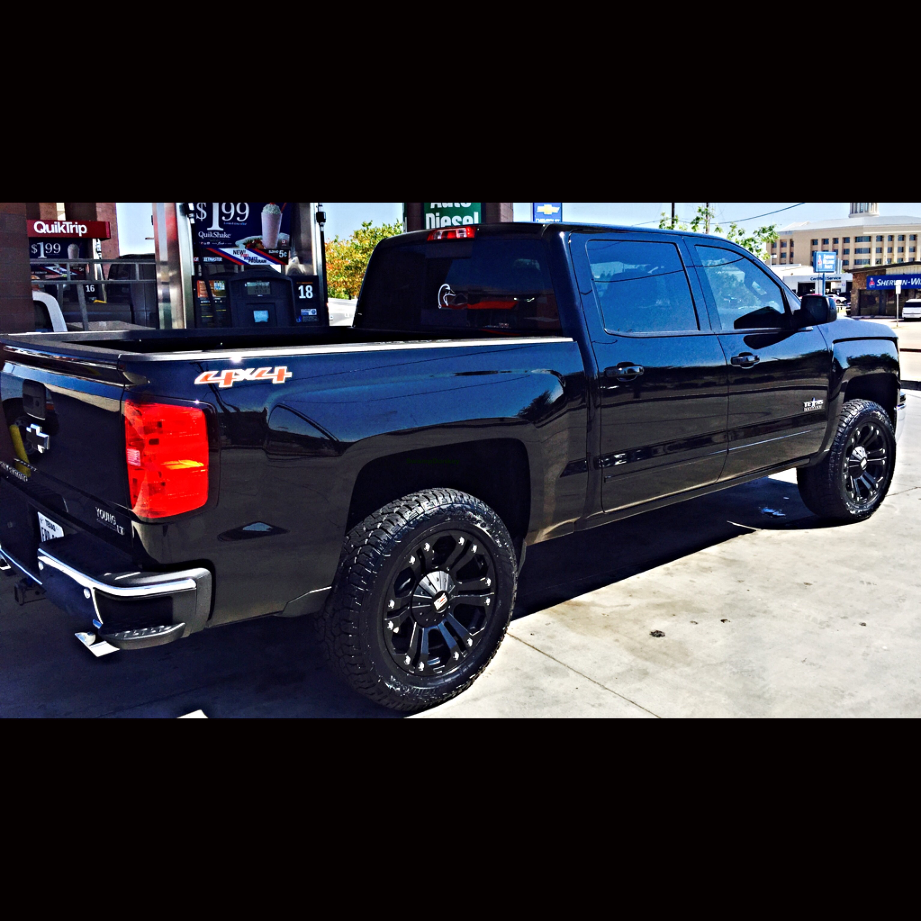 photo 2 Chevrolet Silverado 1500 custom wheels   20x, ET +18, tire size 275/60 R20. x ET