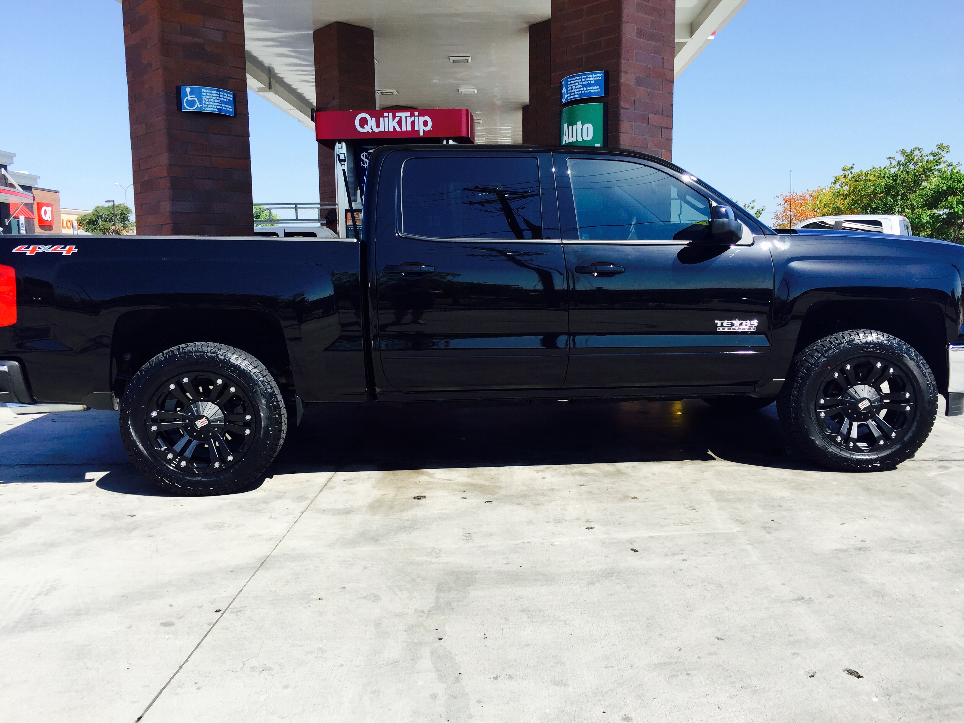 photo 3 Chevrolet Silverado 1500 custom wheels   20x, ET +18, tire size 275/60 R20. x ET