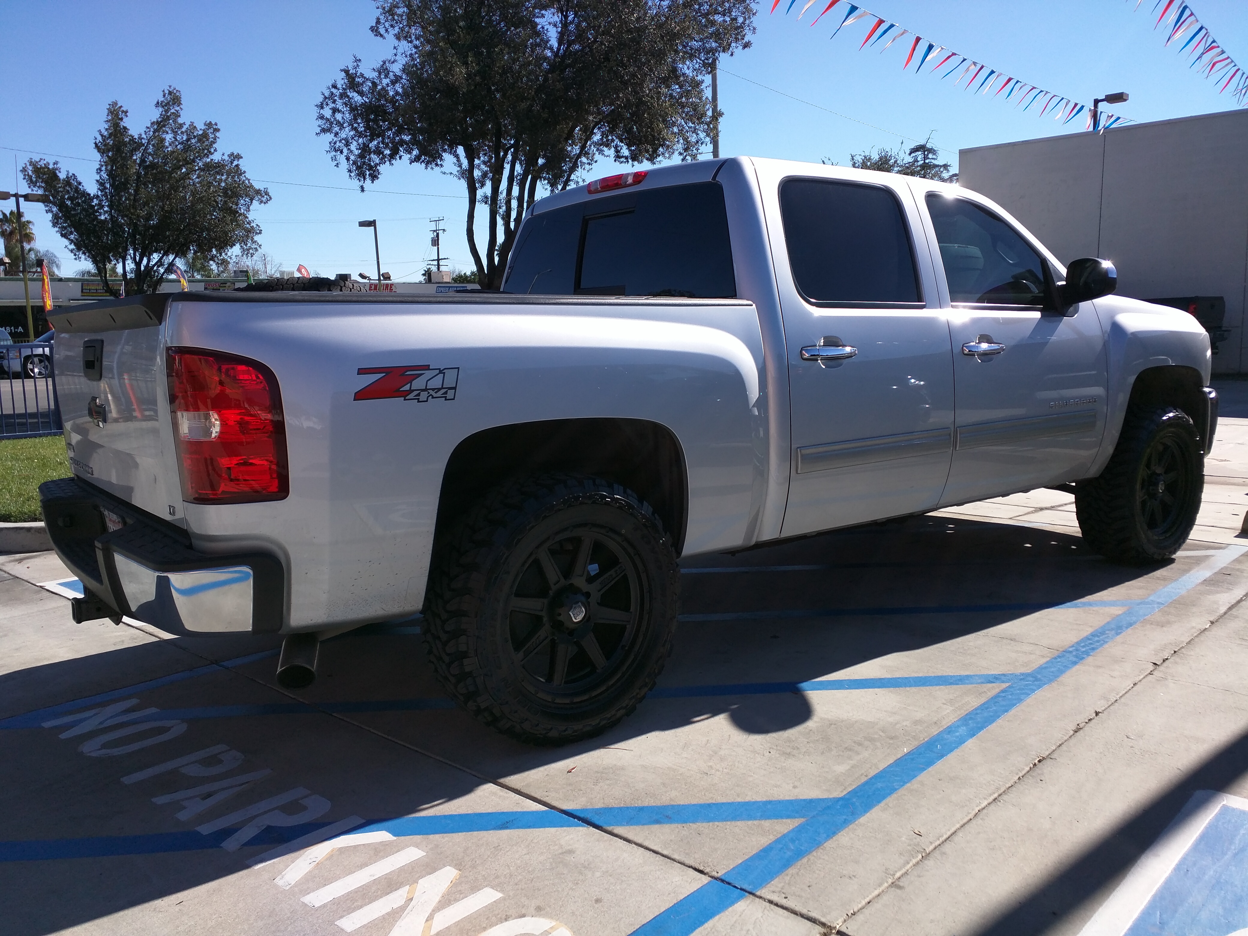 photo 2 Chevrolet Silverado 1500 custom wheels   20x9.0, ET 0, tire size 295/55 R20. x ET