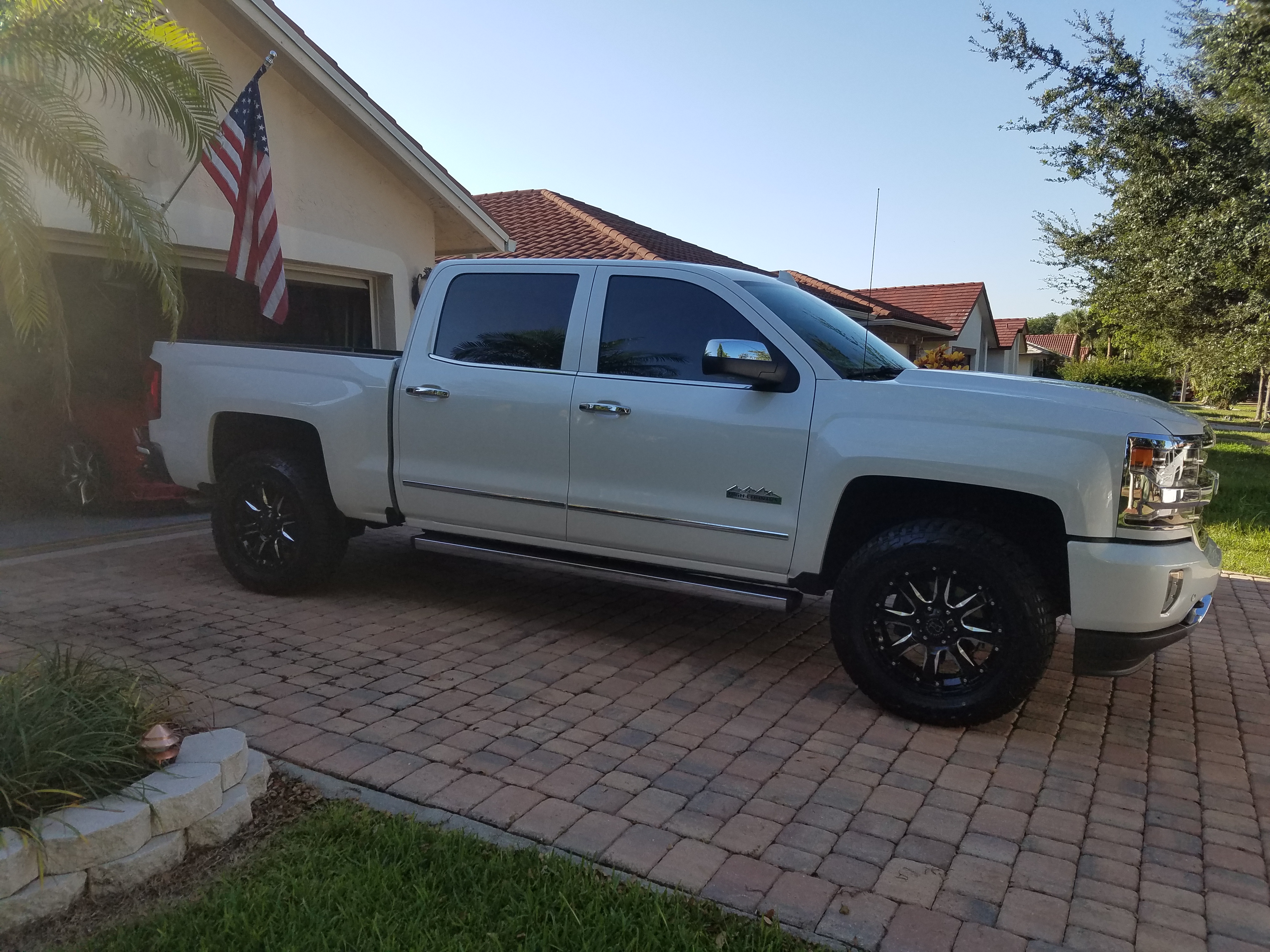 photo 1 Chevrolet Silverado 1500 custom wheels   20x9.0, ET +12, tire size 275/60 R20. x ET 