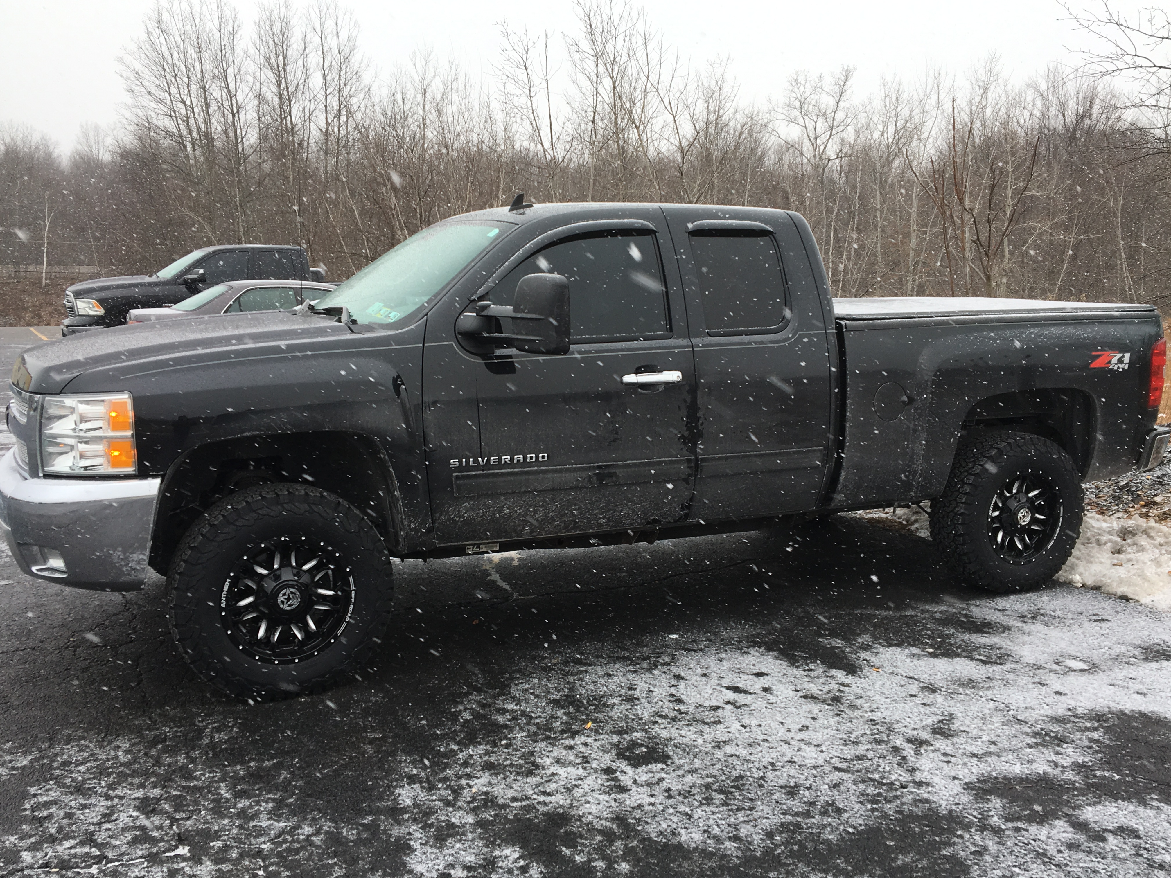 photo 1 Chevrolet Silverado 1500 custom wheels   18x9.0, ET 0, tire size 285/65 R18. x ET 
