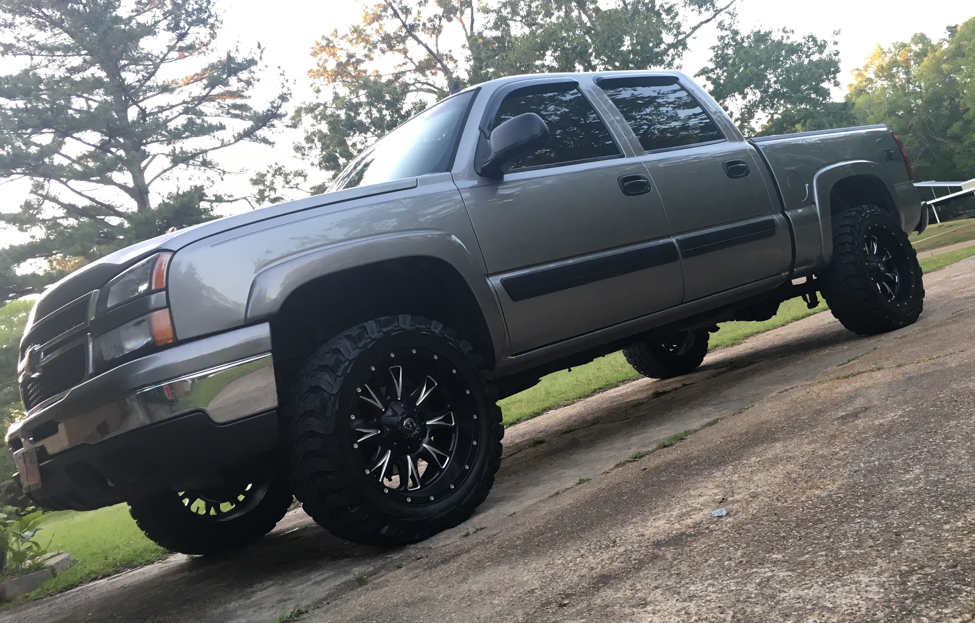 photo 1 Chevrolet Silverado 1500 custom wheels   20x10.0, ET -24, tire size 33X12.5 R20. x ET 