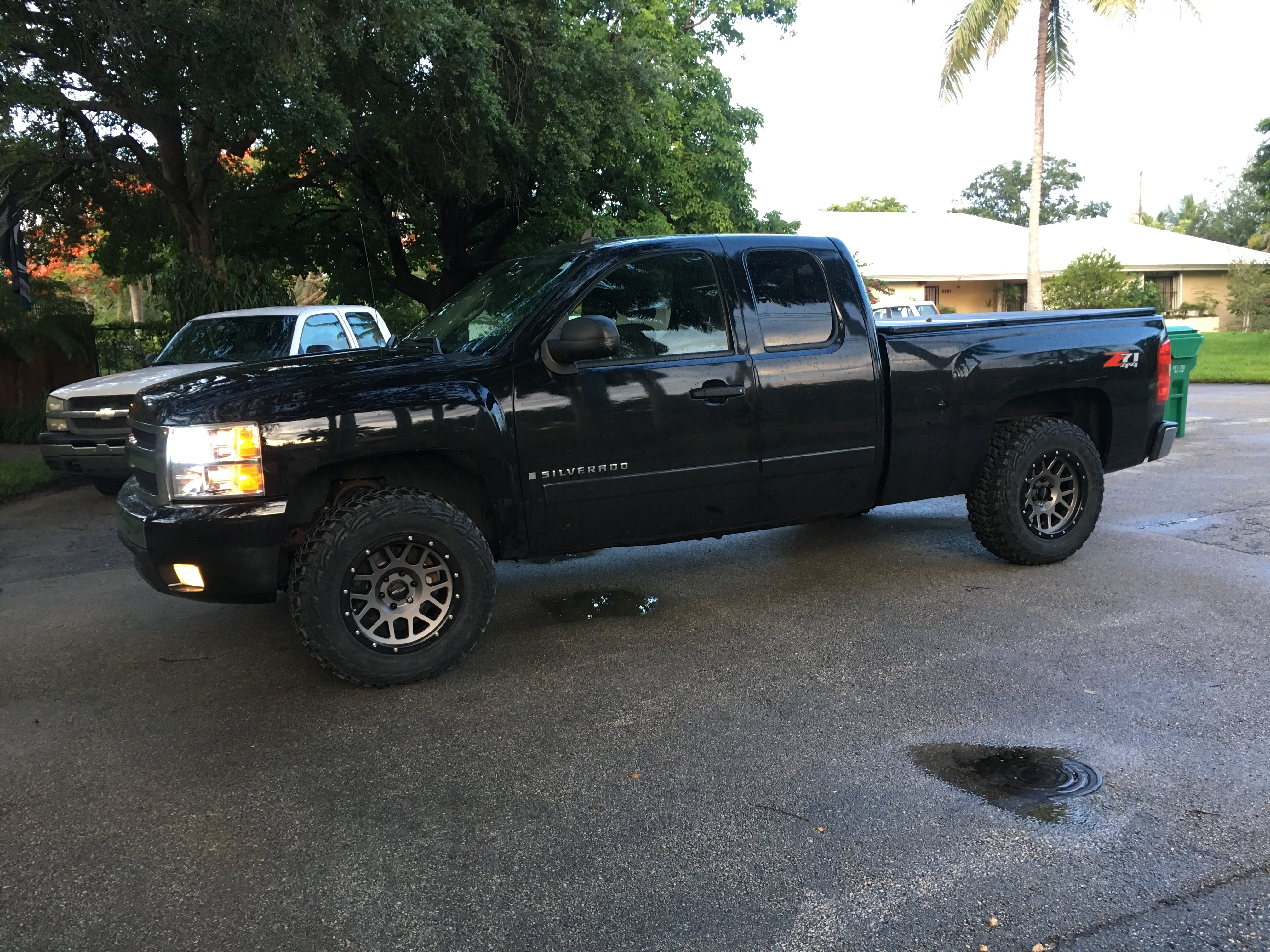 photo 1 Chevrolet Silverado 1500 custom wheels   18x9.0, ET 0, tire size 275/70 R18. x ET 