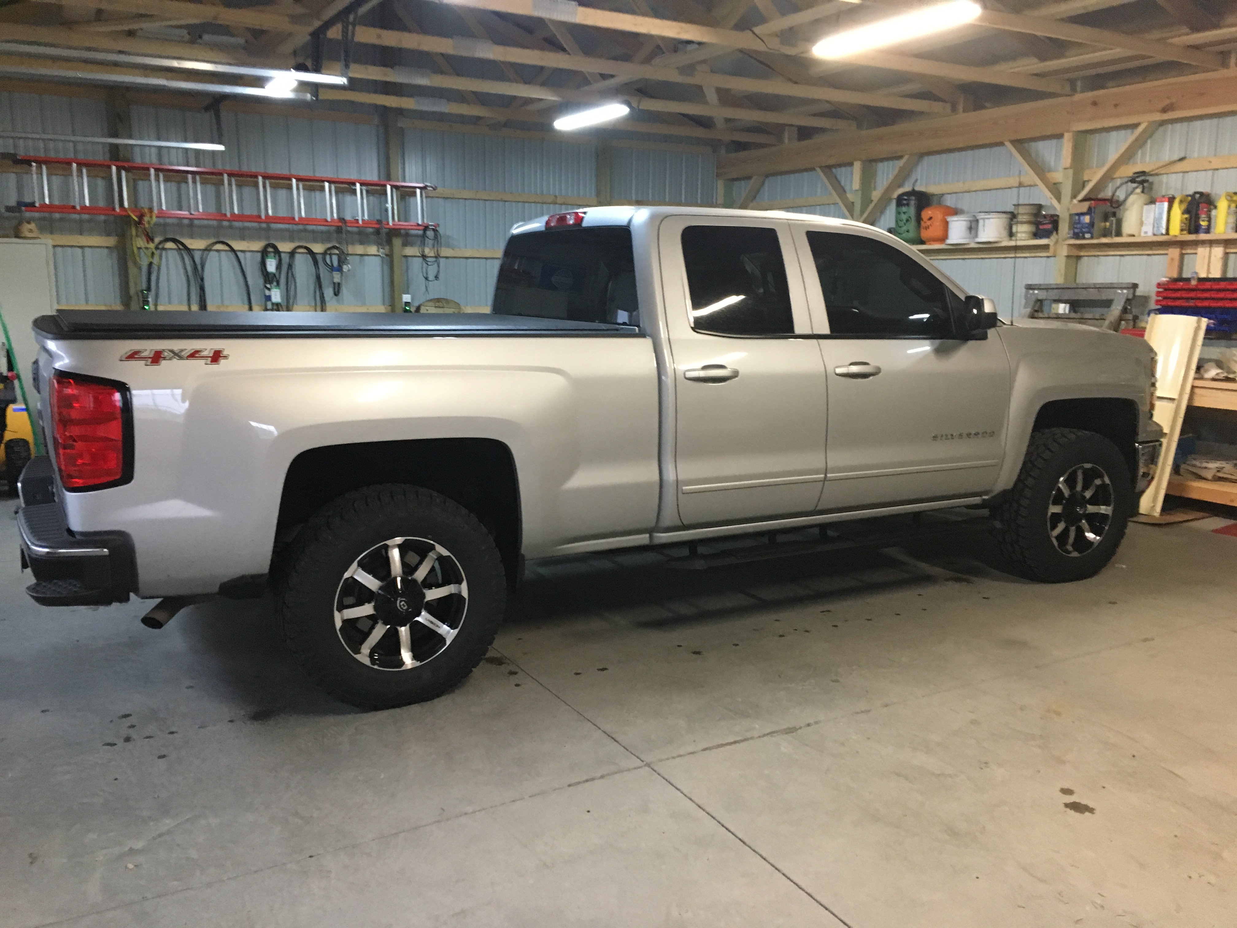 photo 2 Chevrolet Silverado 1500 custom wheels 18x8.5, ET 0, tire size 285/65 R18. x ET