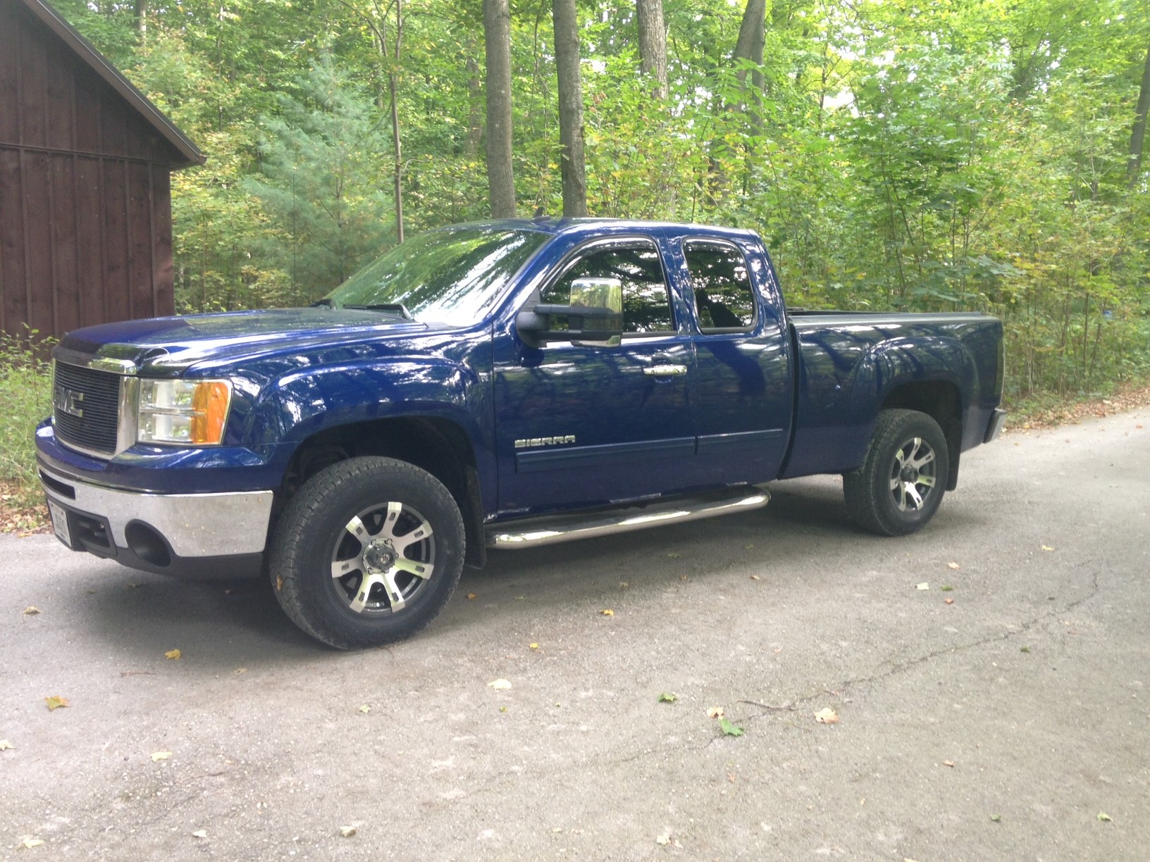 photo 1 GMC Sierra 1500 custom wheels   17x8.5, ET +18, tire size 265/70 R17. x ET 