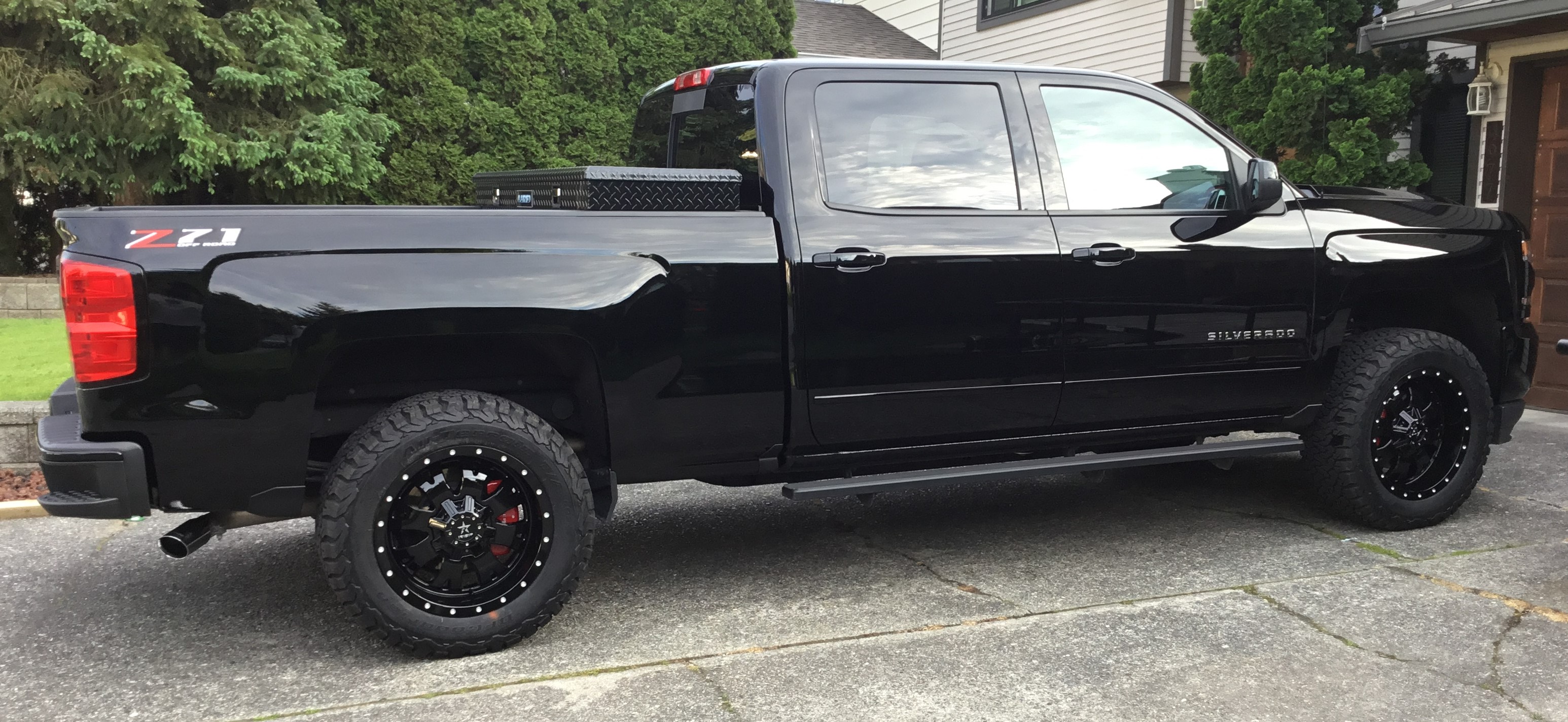 photo 1 Chevrolet Silverado 1500 custom wheels   20x9.0, ET +10, tire size 285/60 R20. x ET 