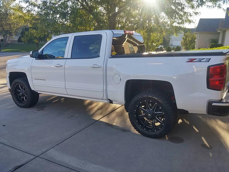photo 2 Chevrolet Silverado 1500 custom wheels   20x9.0, ET +20, tire size 285/55 R20. x ET 